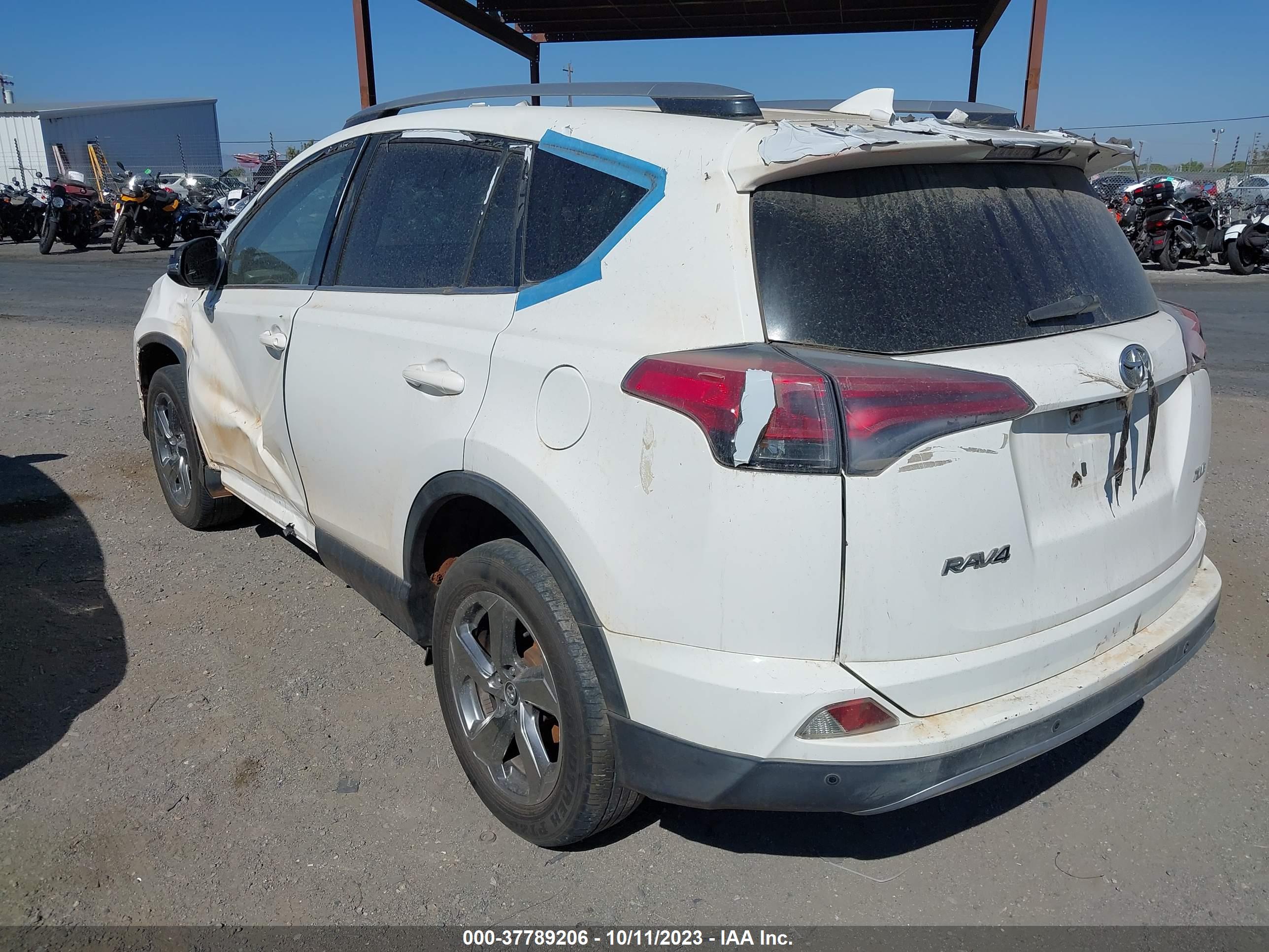 2017 TOYOTA RAV4 — VIN JTMWFREV6HJ101311 — photo 3