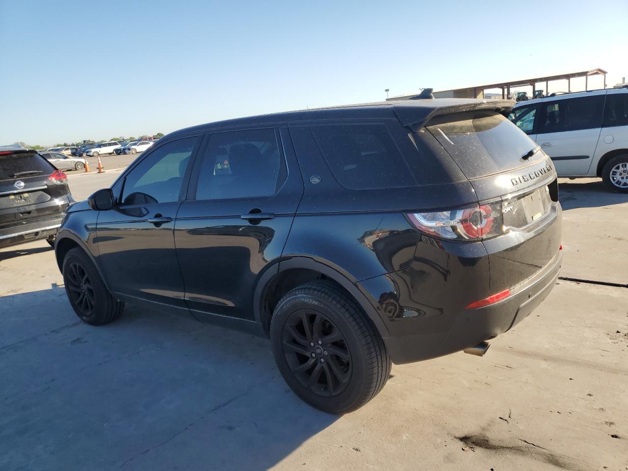 2016 LAND ROVER DISCOVERY — VIN SALCP2BG8GH603359 — photo 2