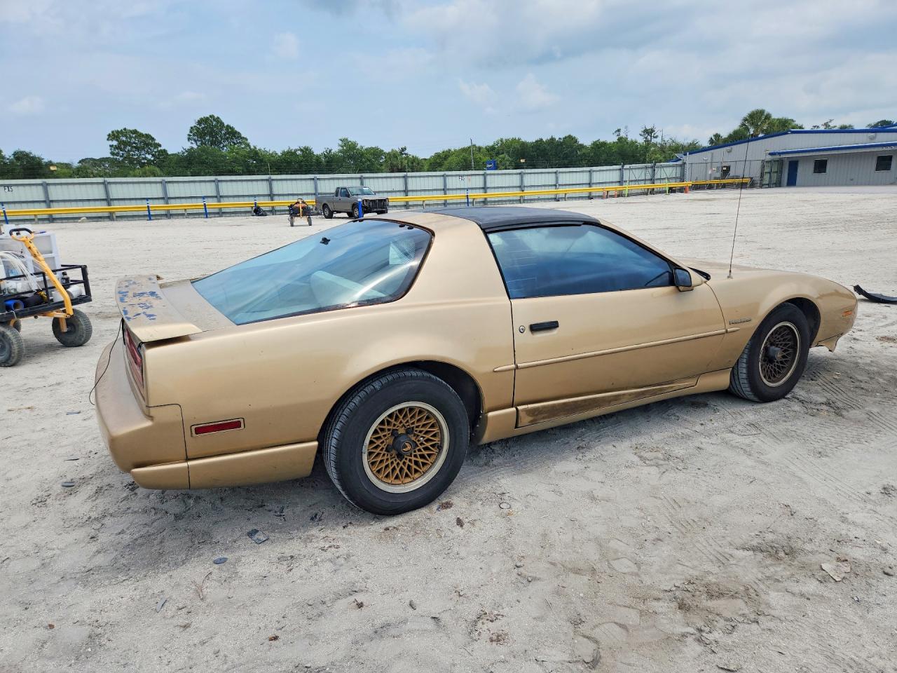 1992 PONTIAC Firebird — VIN 1G2FS23EXNL214396 — photo 3