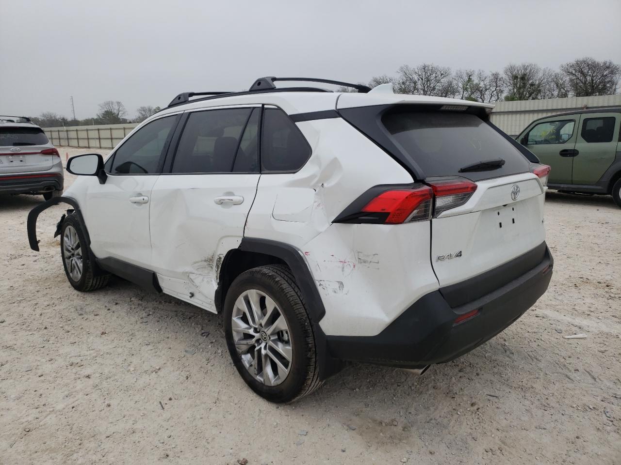 2024 TOYOTA RAV4 XLE P — VIN 2T3C1RFV5RW317945 — photo 2
