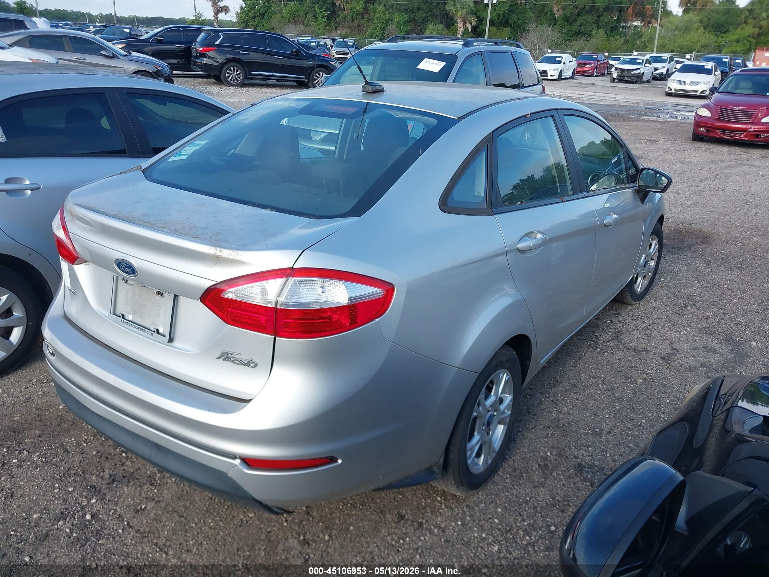 2014 FORD Fiesta — VIN 3FADP4BJ7EM135934 — photo 4