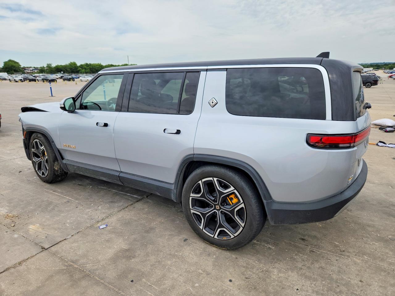 2023 RIVIAN R1S — VIN 7PDSGABA9PN027915 — photo 2