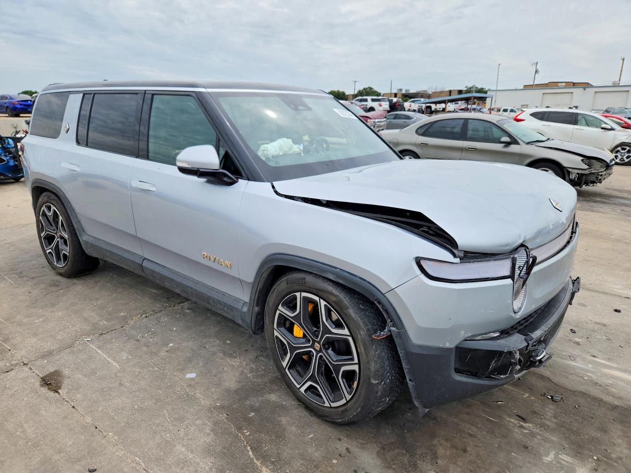 2023 RIVIAN R1S — VIN 7PDSGABA9PN027915 — photo 4