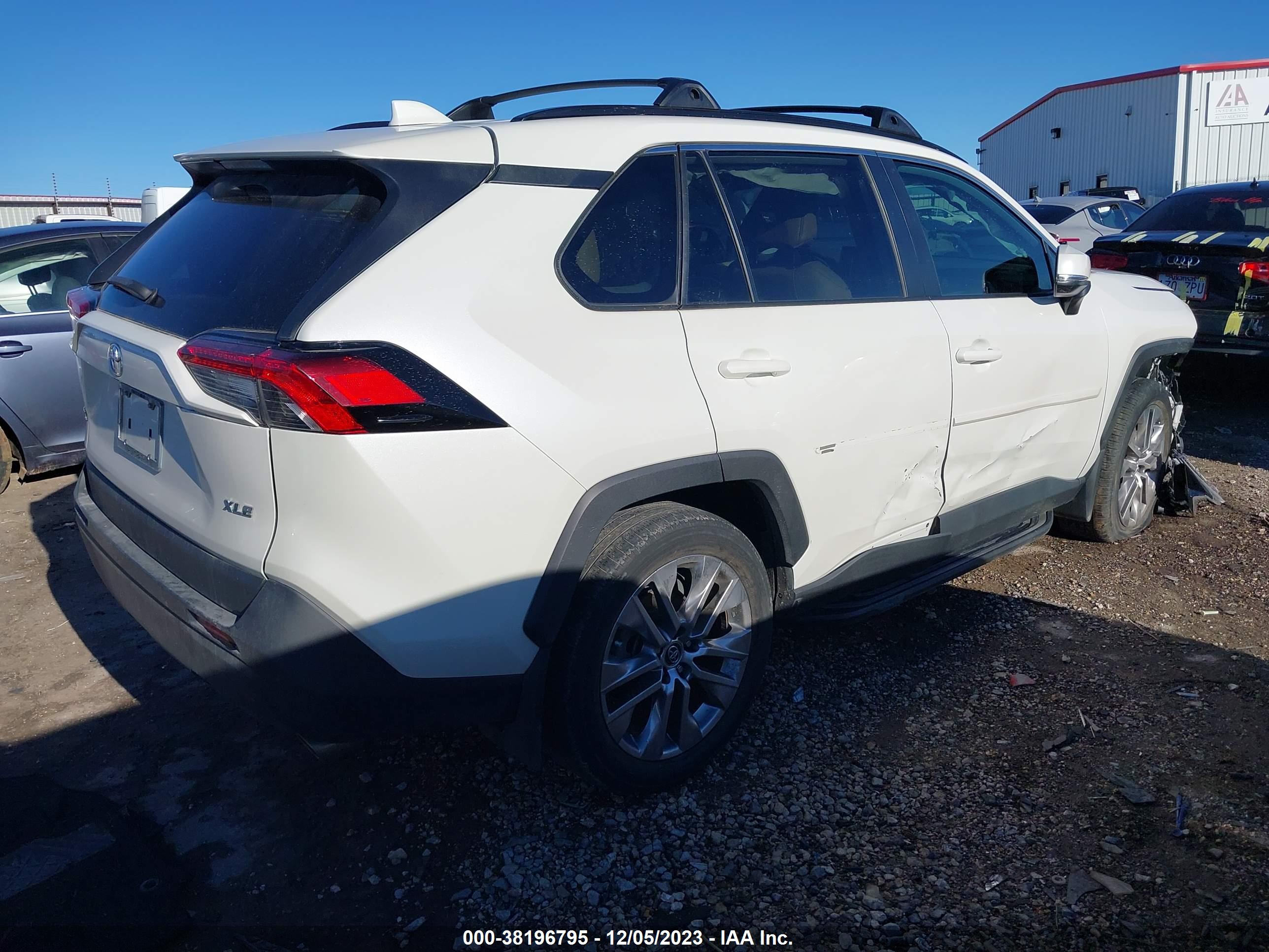2021 TOYOTA RAV4 — VIN 2T3C1RFV0MW123834 — photo 4
