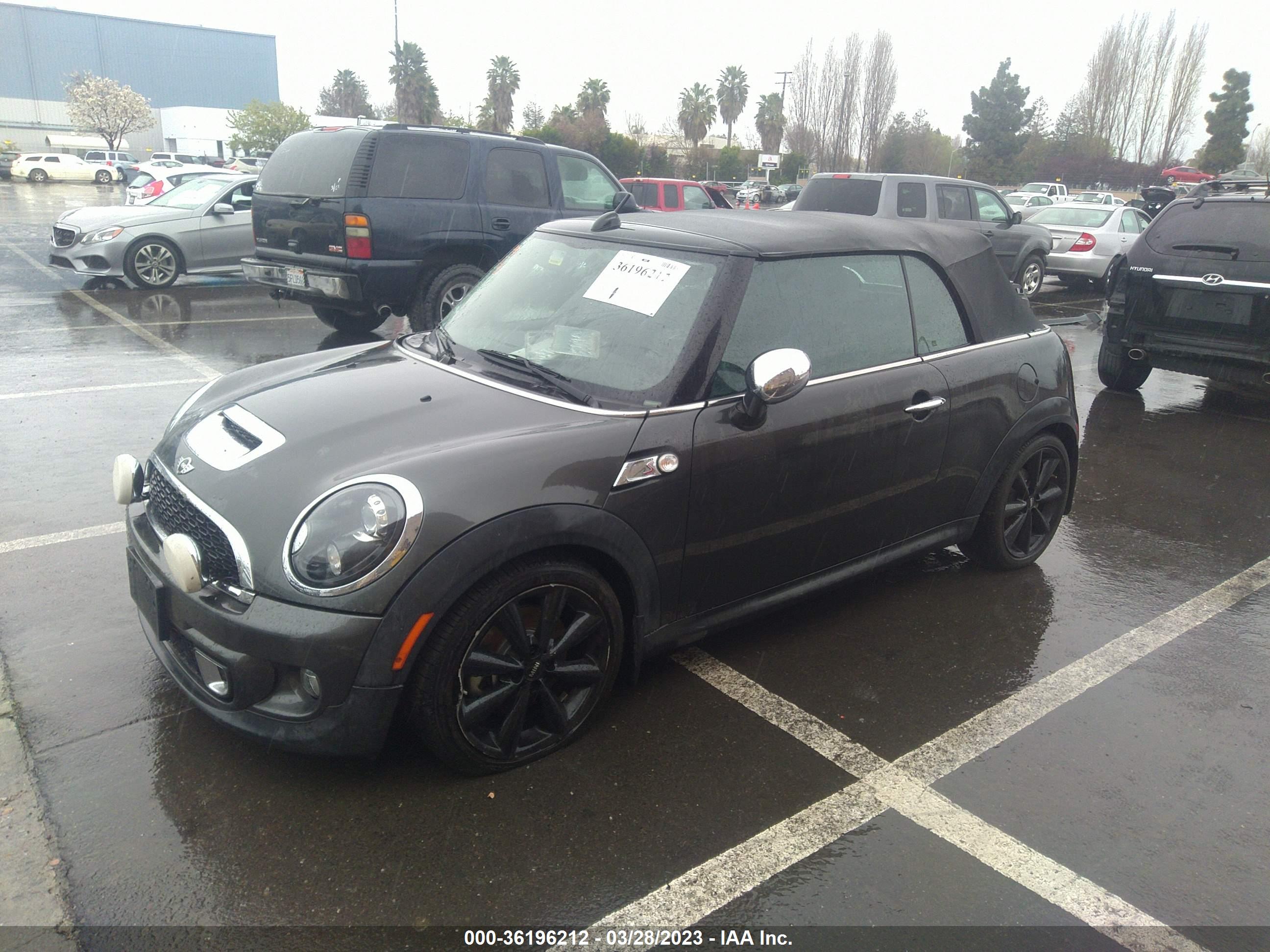 2011 MINI COOPER S — VIN WMWZP3C51BTX84263 — photo 2