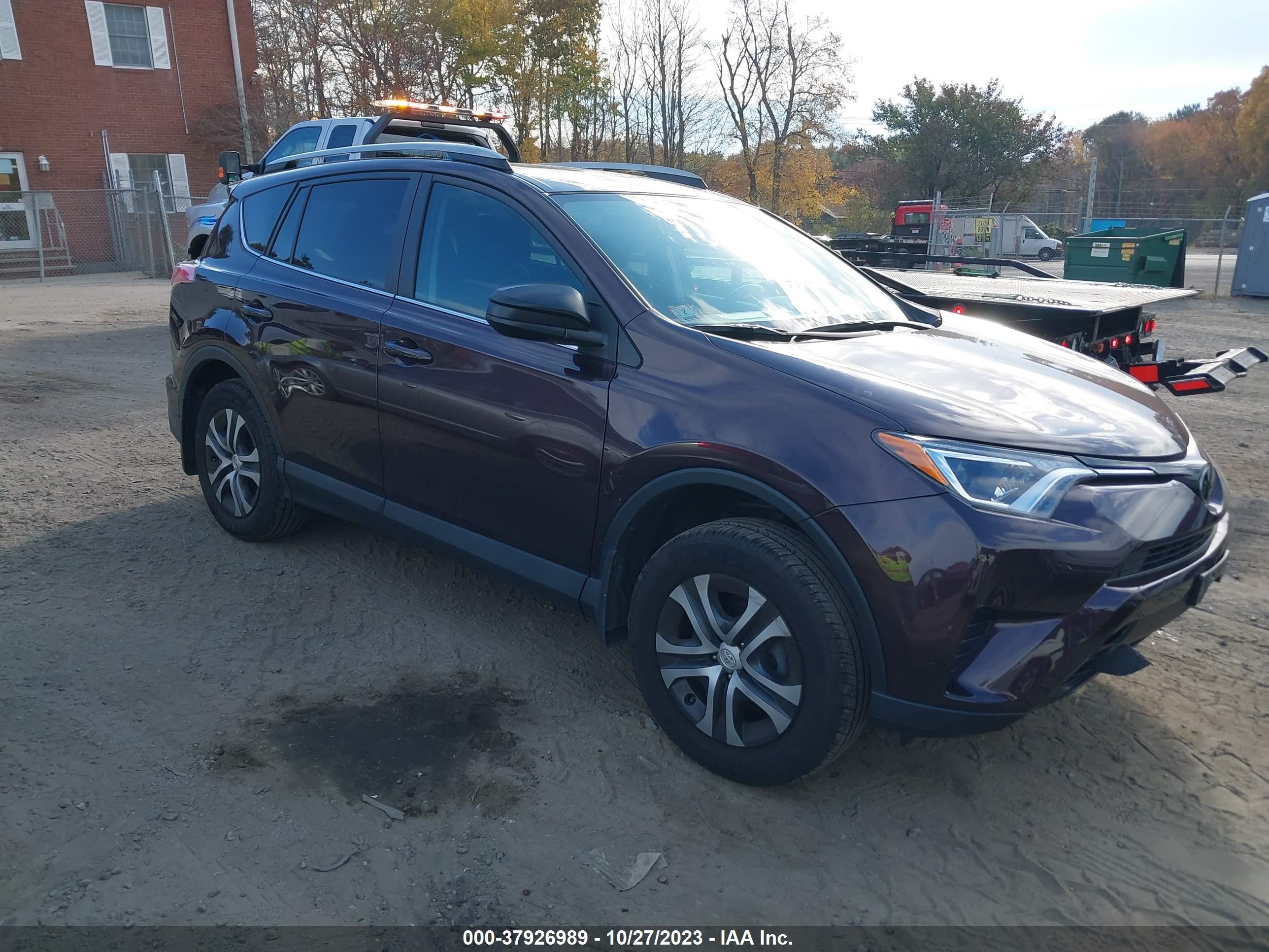2018 TOYOTA RAV4 — VIN 2T3BFREVXJW726610 — photo 1 of 15