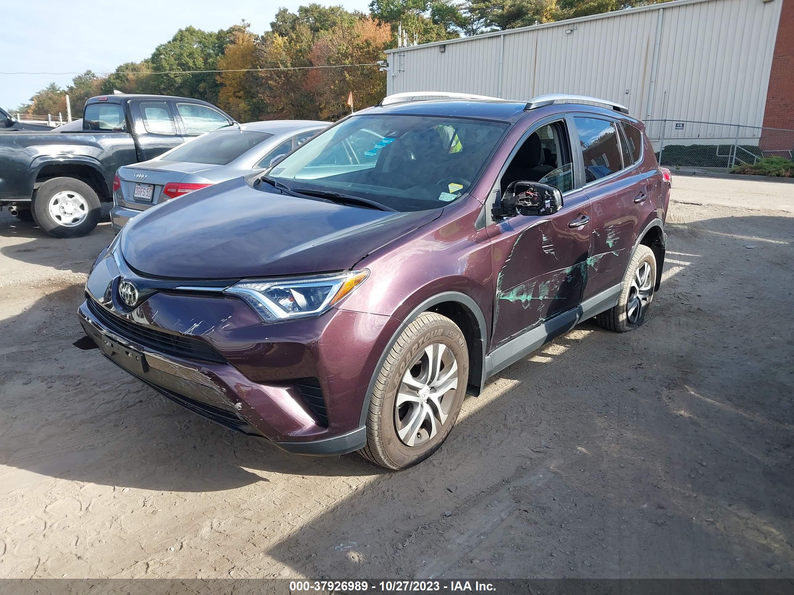 2018 TOYOTA RAV4 — VIN 2T3BFREVXJW726610 — photo 2