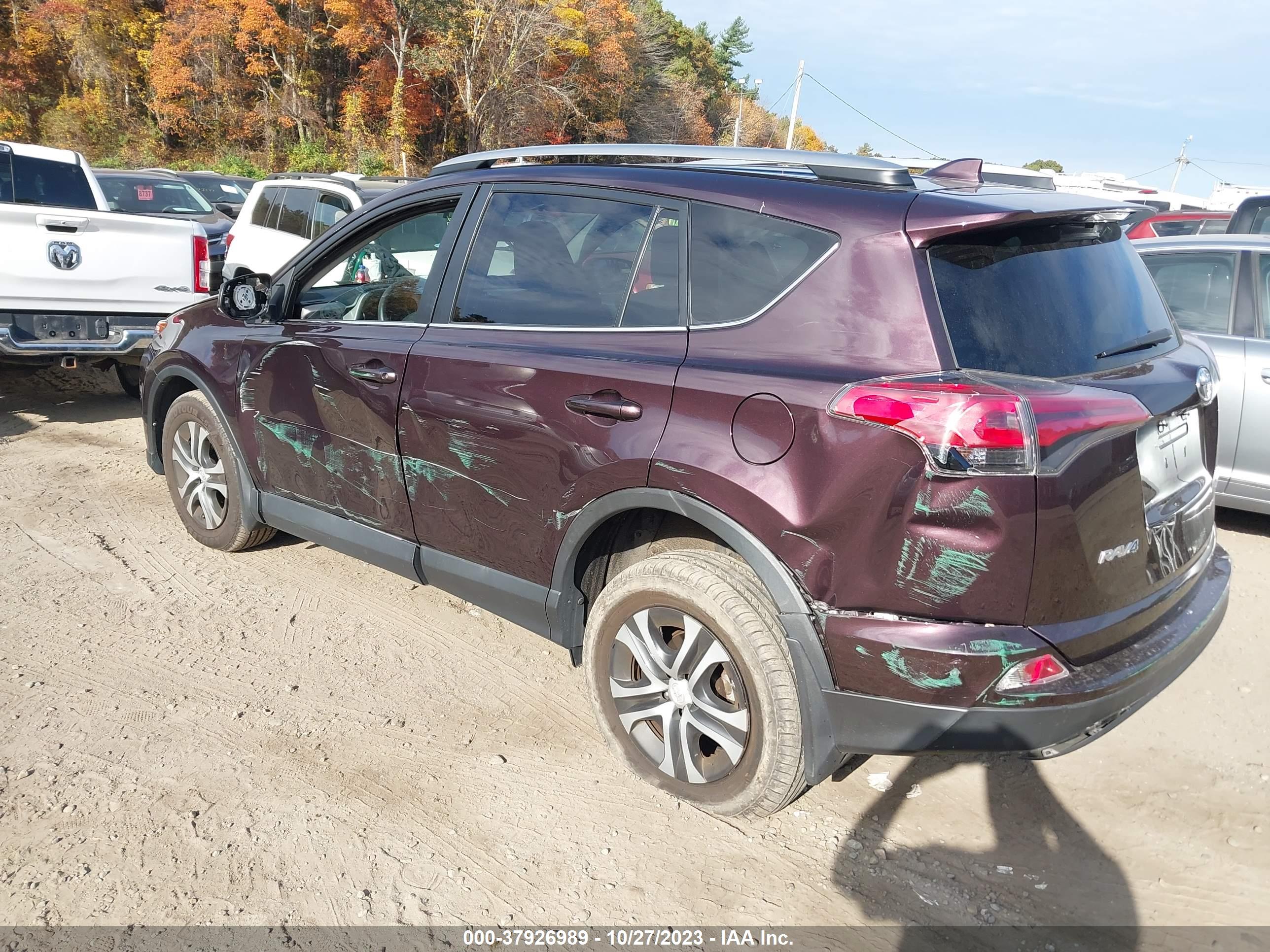 2018 TOYOTA RAV4 — VIN 2T3BFREVXJW726610 — photo 3