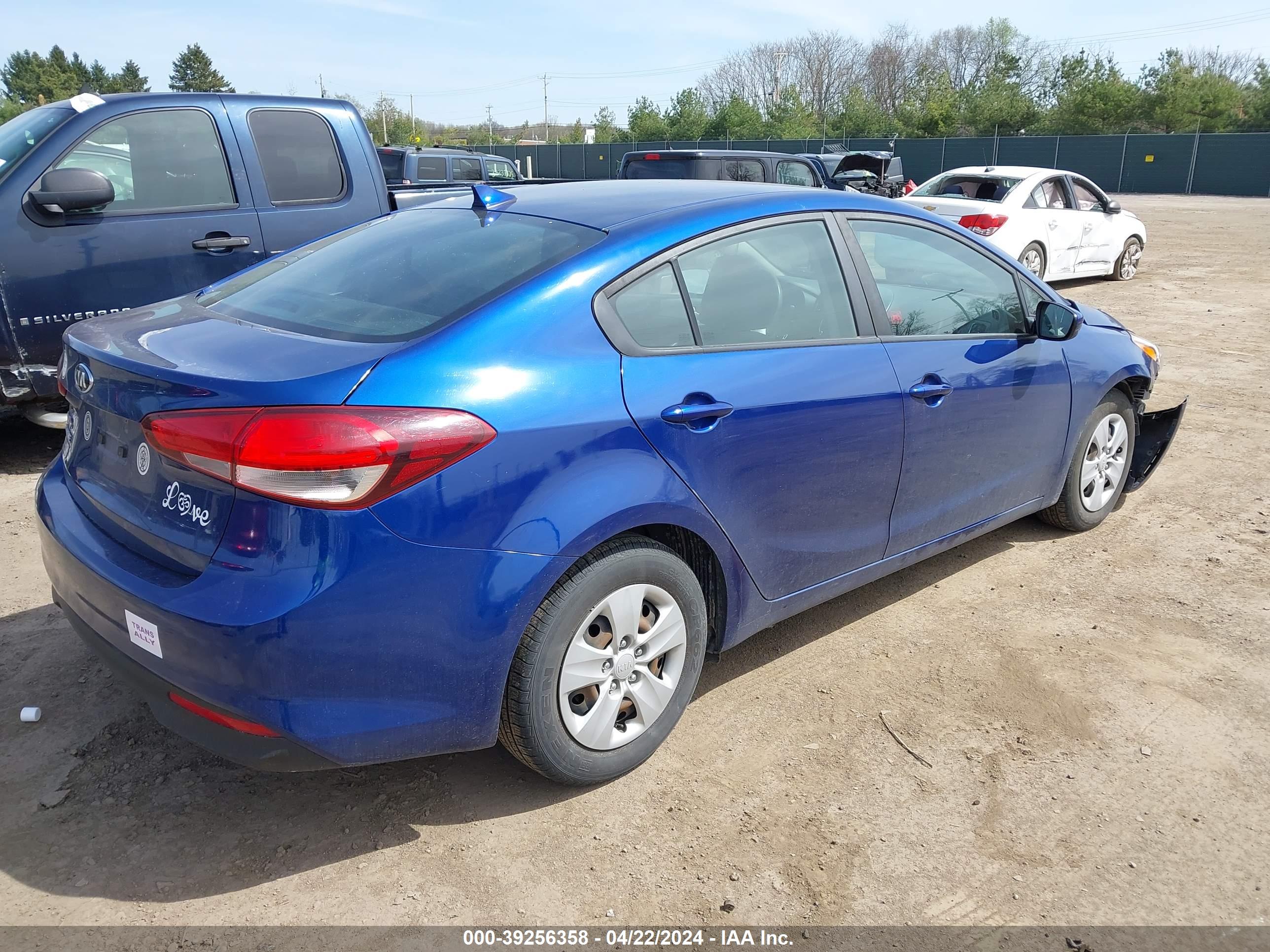 2017 KIA FORTE — VIN 3KPFL4A78HE139588 — photo 4