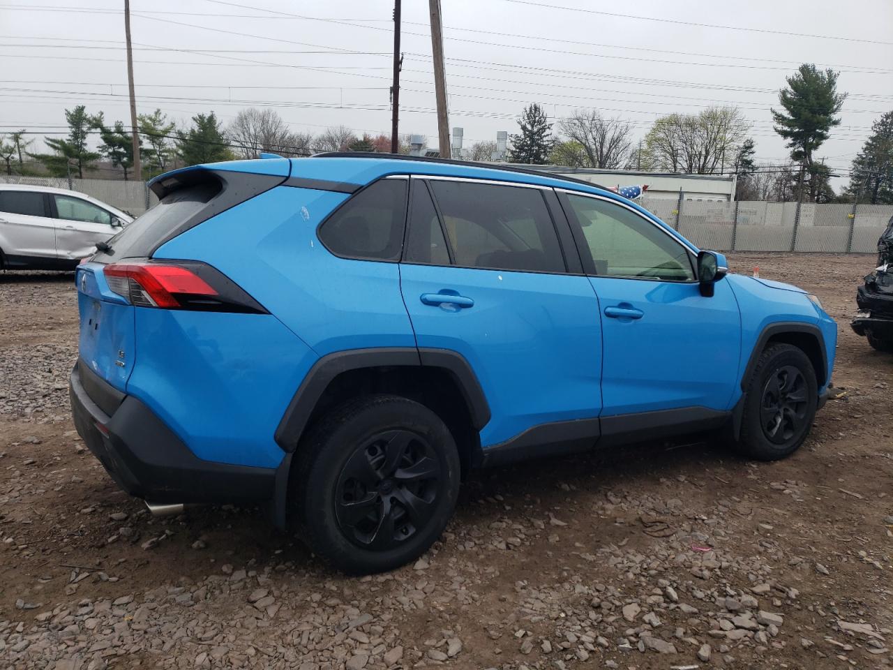 2019 TOYOTA RAV4 LE — VIN JTMG1RFV5KJ025377 — photo 3