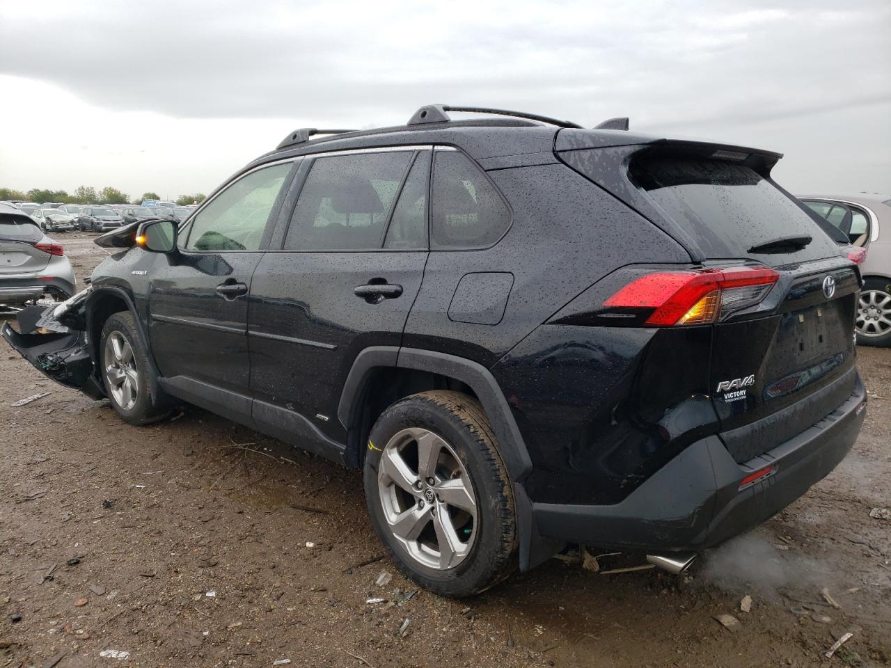 2021 TOYOTA RAV4 XLE P — VIN JTMB6RFV5MD043228 — photo 2