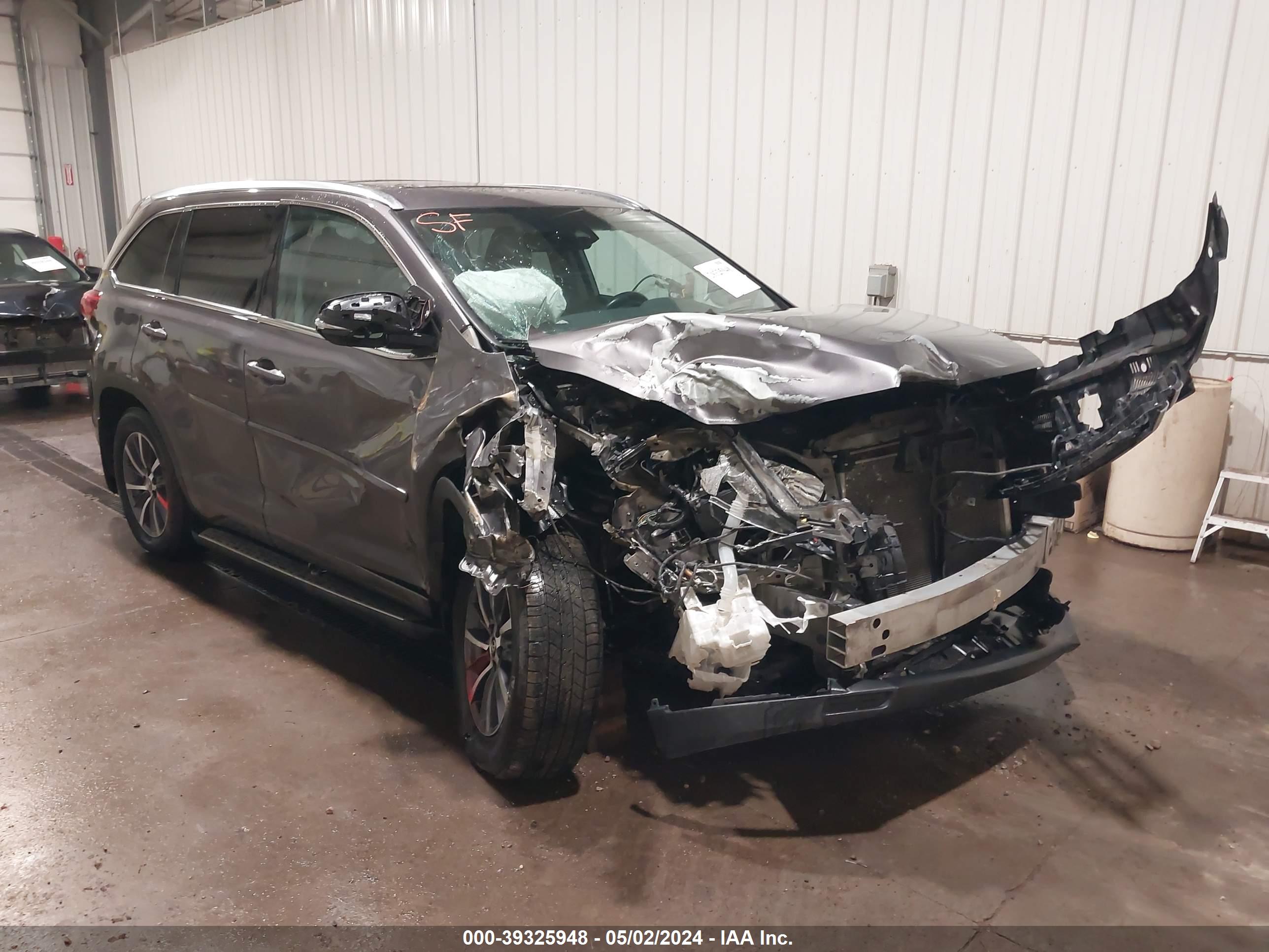 2018 TOYOTA HIGHLANDER — VIN 5TDJZRFH0JS827670 — photo 1 of 19
