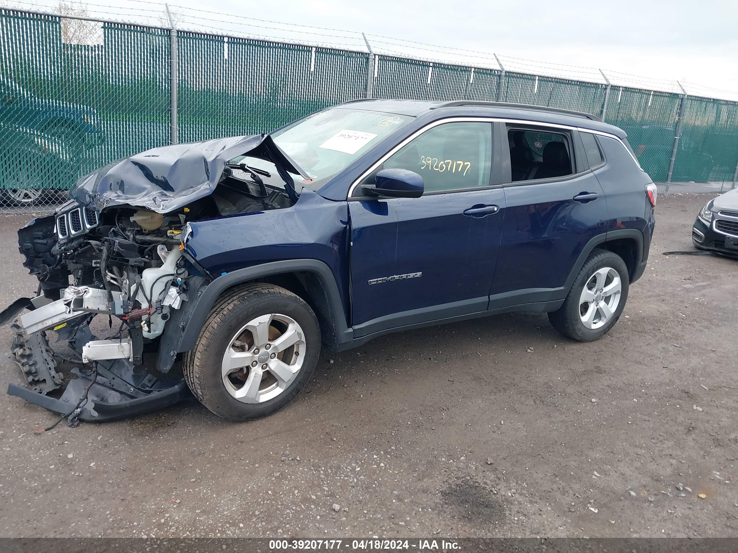 2018 JEEP COMPASS — VIN 3C4NJDBB0JT393799 — photo 2