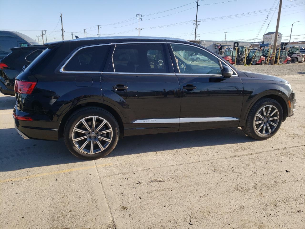 2017 AUDI Q7 PREMIUM — VIN WA1LAAF77HD018174 — photo 3