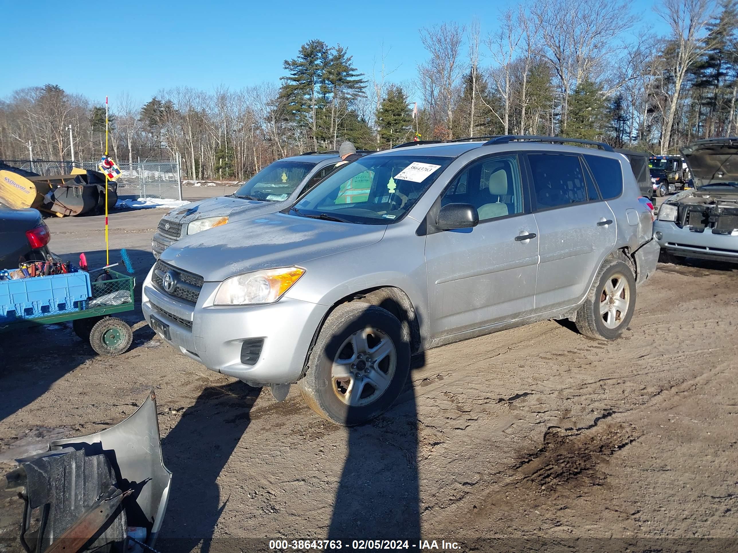 2010 TOYOTA RAV4 — VIN 2T3BF4DV8AW079855 — photo 2