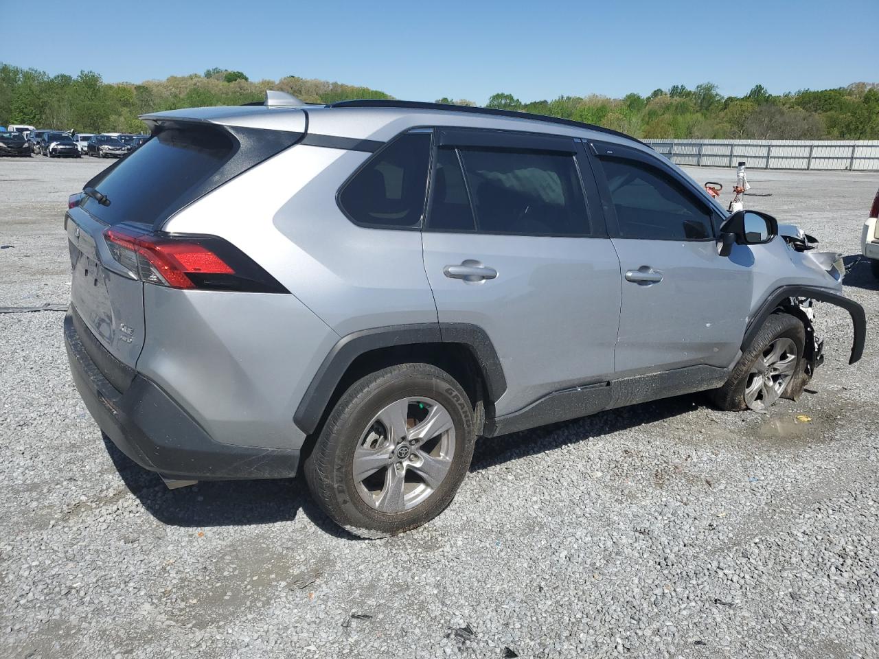 2022 TOYOTA RAV4 XLE — VIN 2T3P1RFVXNC305111 — photo 3