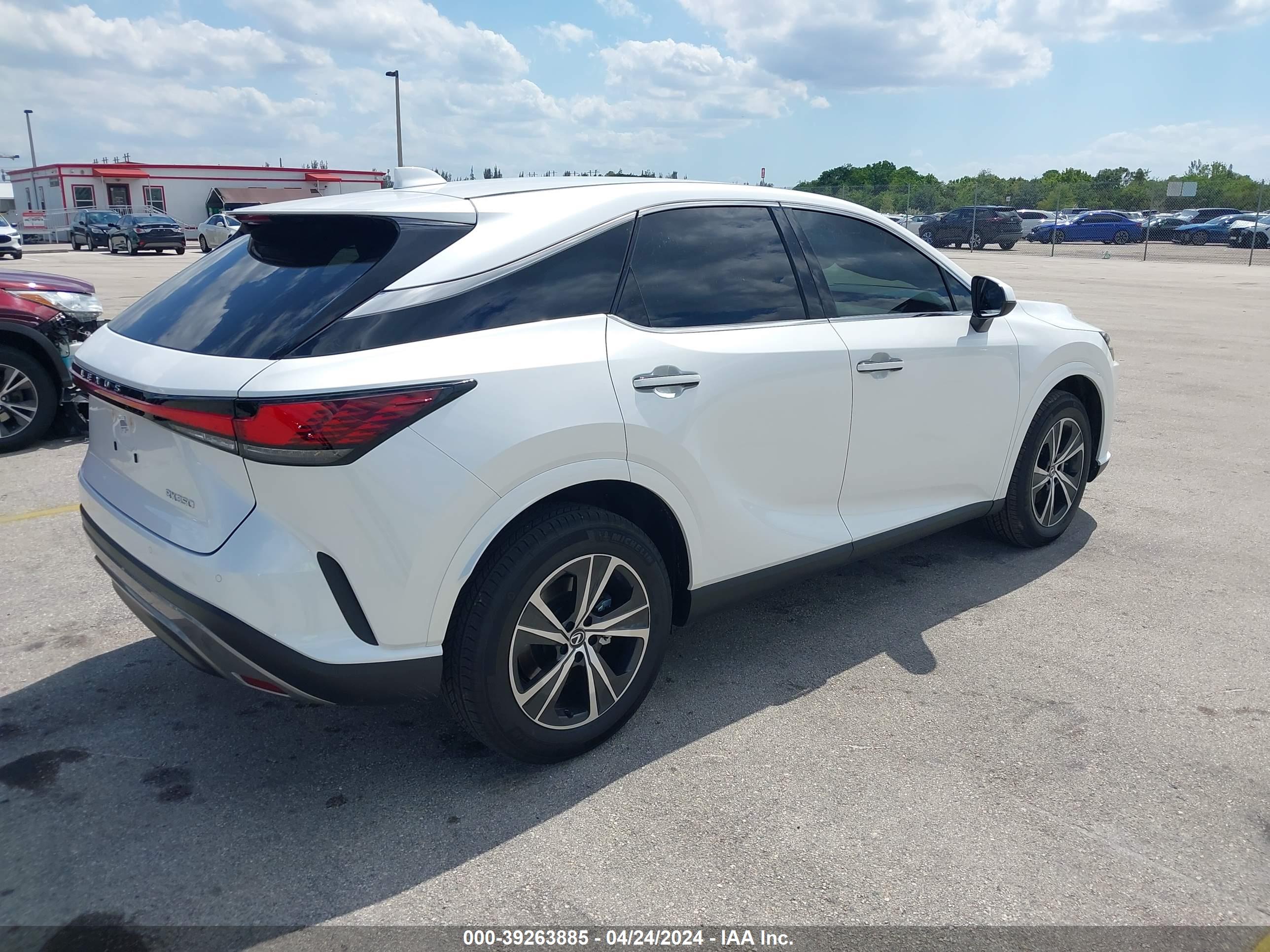 2024 LEXUS RX 350 — VIN 2T2BAMBA1RC033431 — photo 4