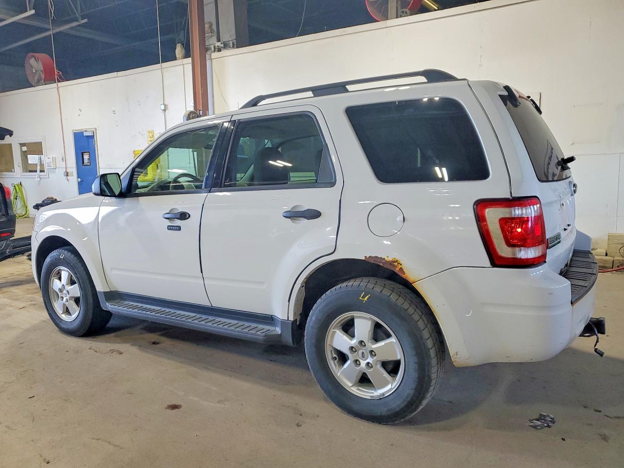 2011 FORD Escape — VIN 1FMCU0D73BKA93558 — photo 2