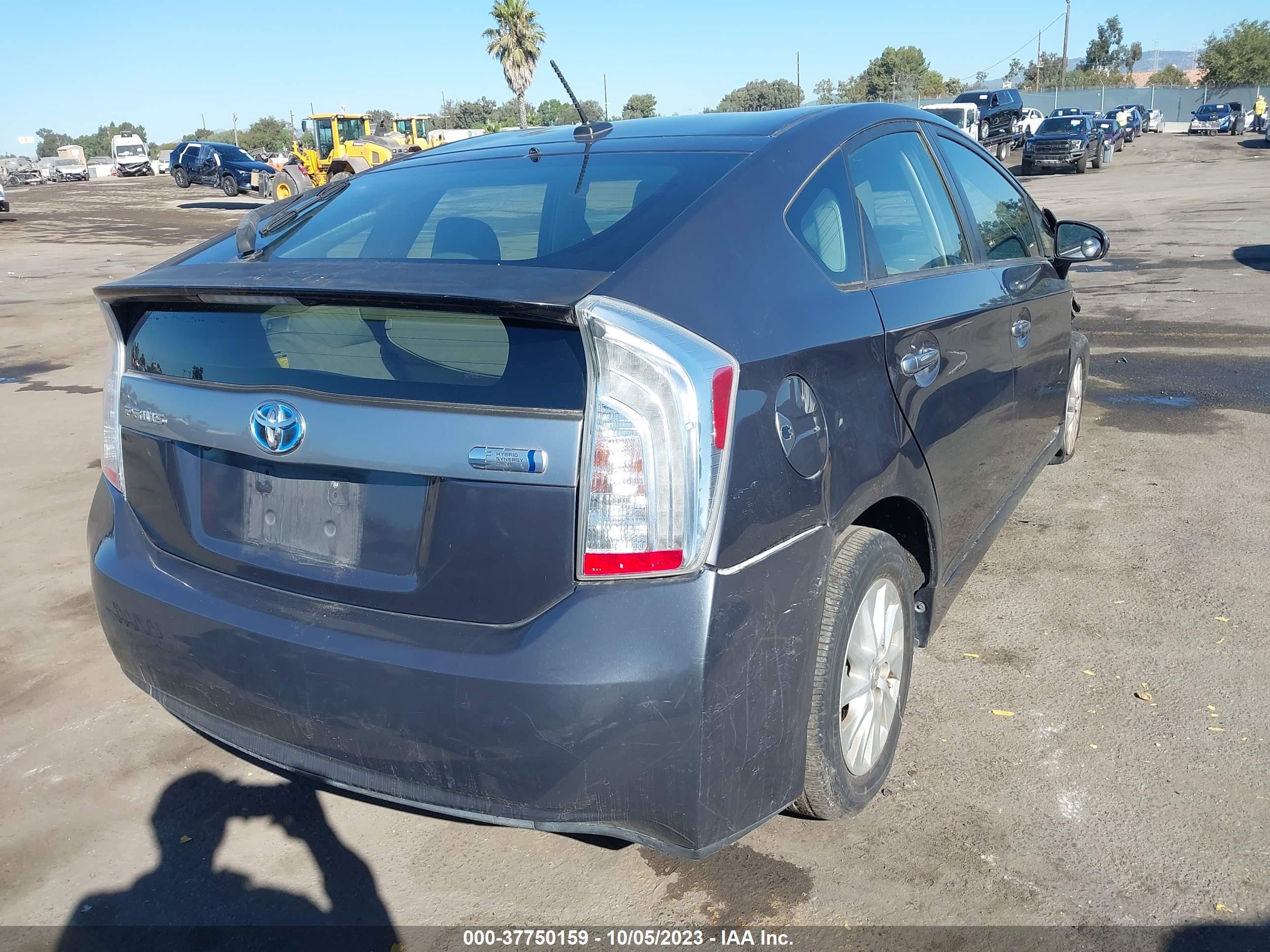 2012 TOYOTA PRIUS PLUG-IN — VIN JTDKN3DP3C3015128 — photo 4