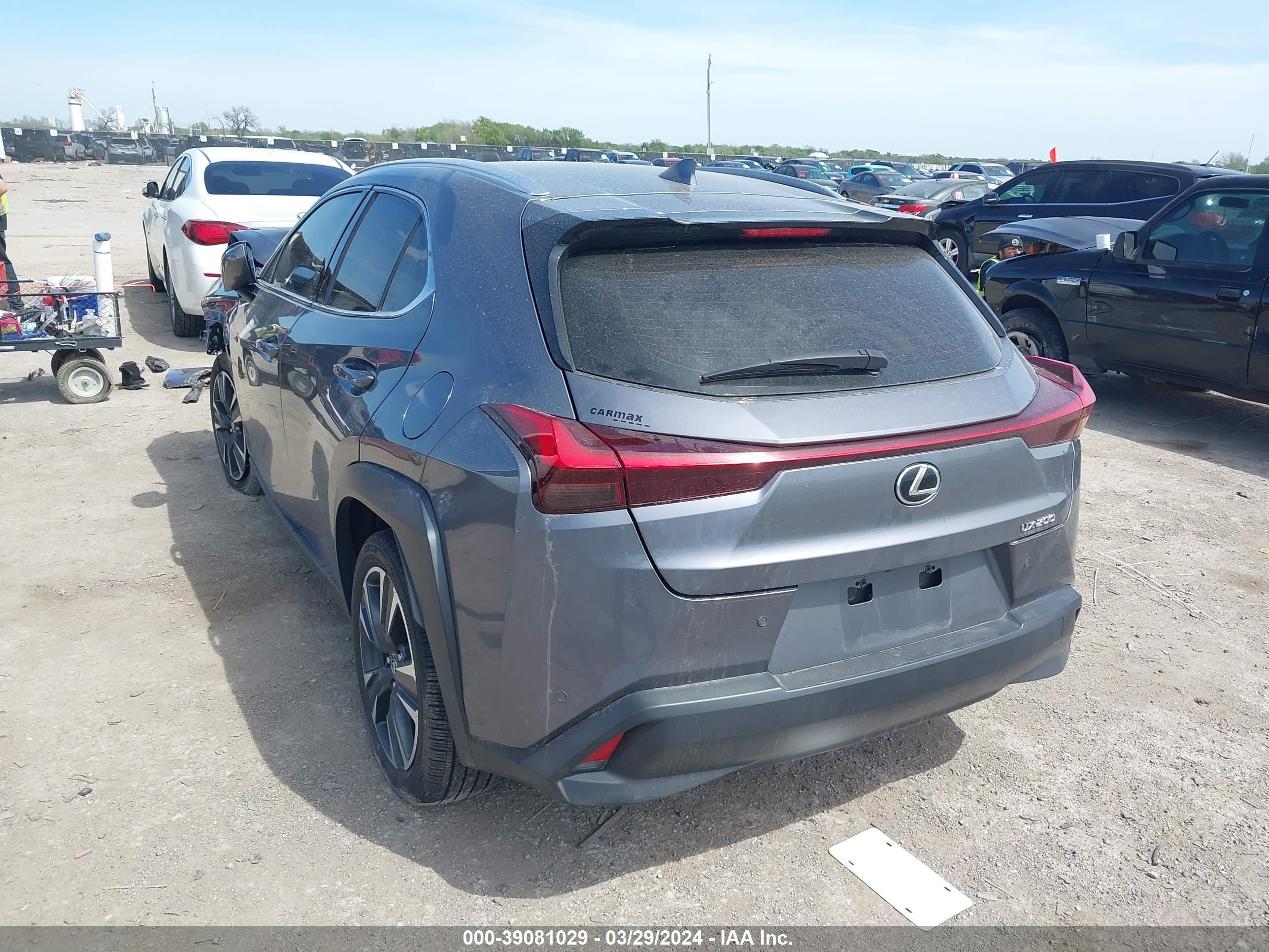 2021 LEXUS UX 200 — VIN JTHX3JBH3M2036322 — photo 3