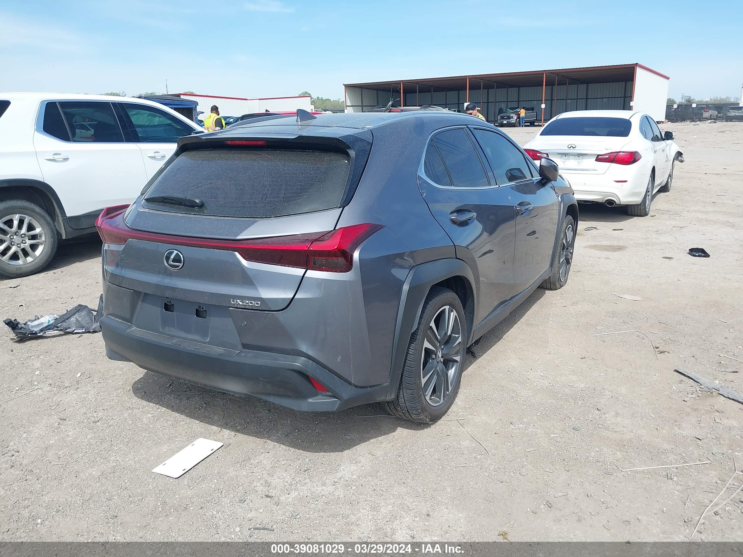 2021 LEXUS UX 200 — VIN JTHX3JBH3M2036322 — photo 4
