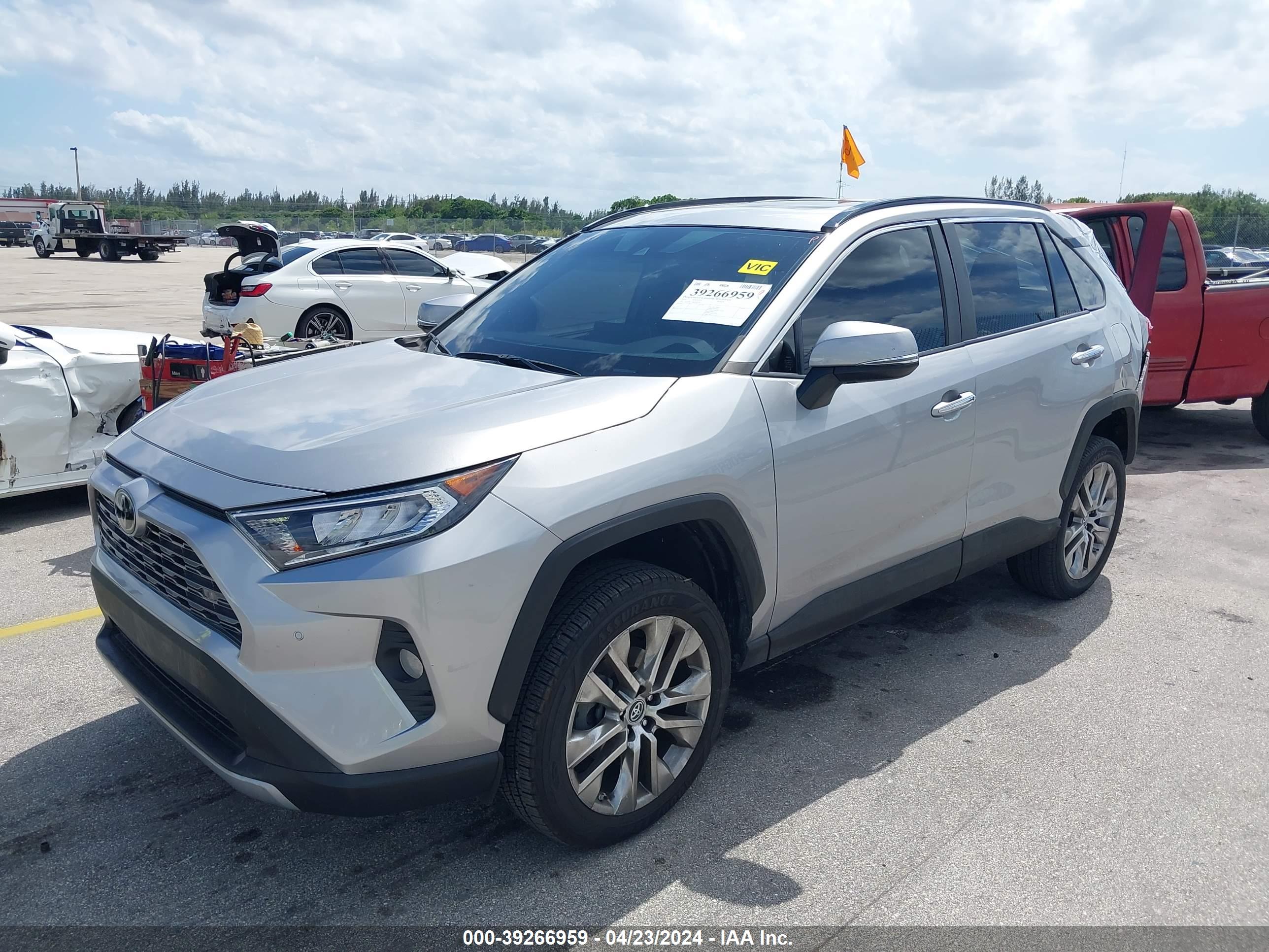 2019 TOYOTA RAV4 — VIN 2T3Y1RFV5KC010420 — photo 2