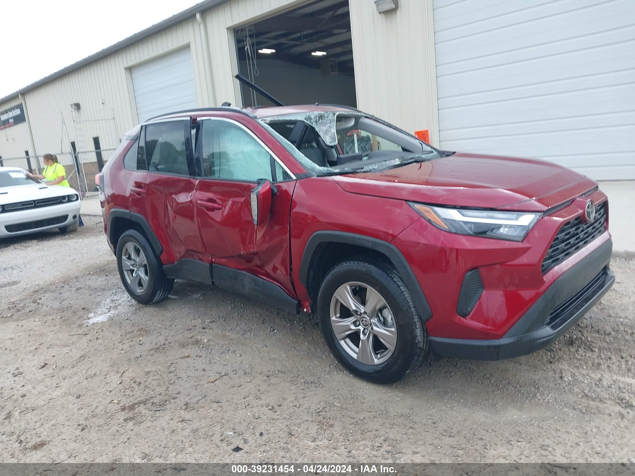 2022 TOYOTA RAV4 — VIN 2T3W1RFV9NW218830 — photo 1 of 16