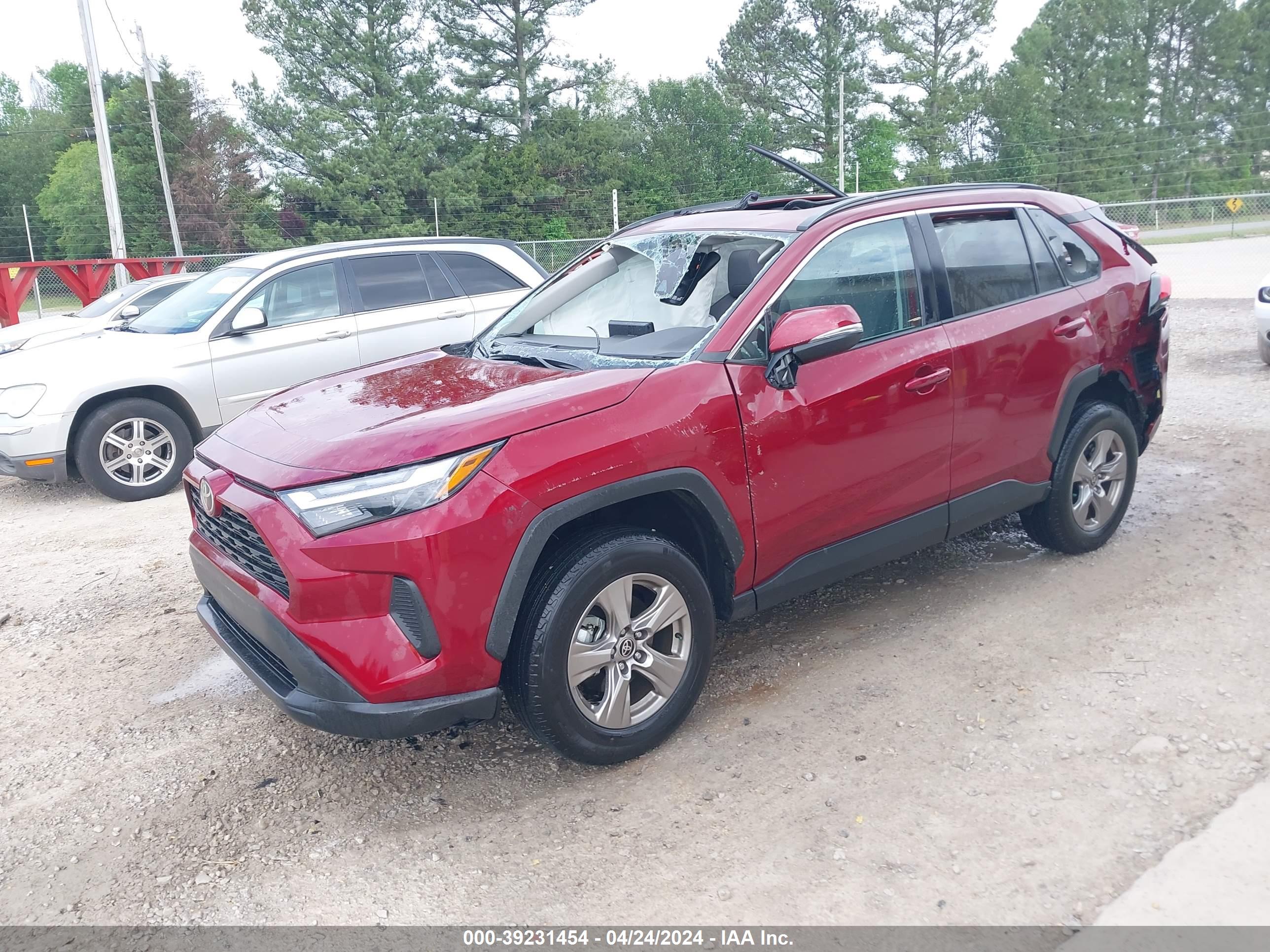 2022 TOYOTA RAV4 — VIN 2T3W1RFV9NW218830 — photo 2