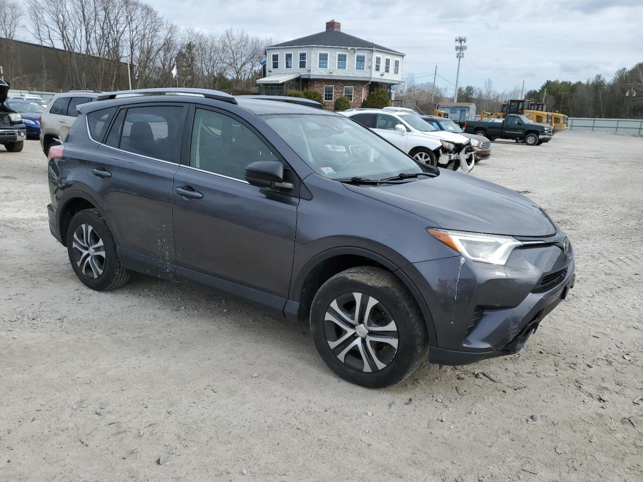 2017 TOYOTA RAV4 LE — VIN JTMBFREV2HJ707302 — photo 4