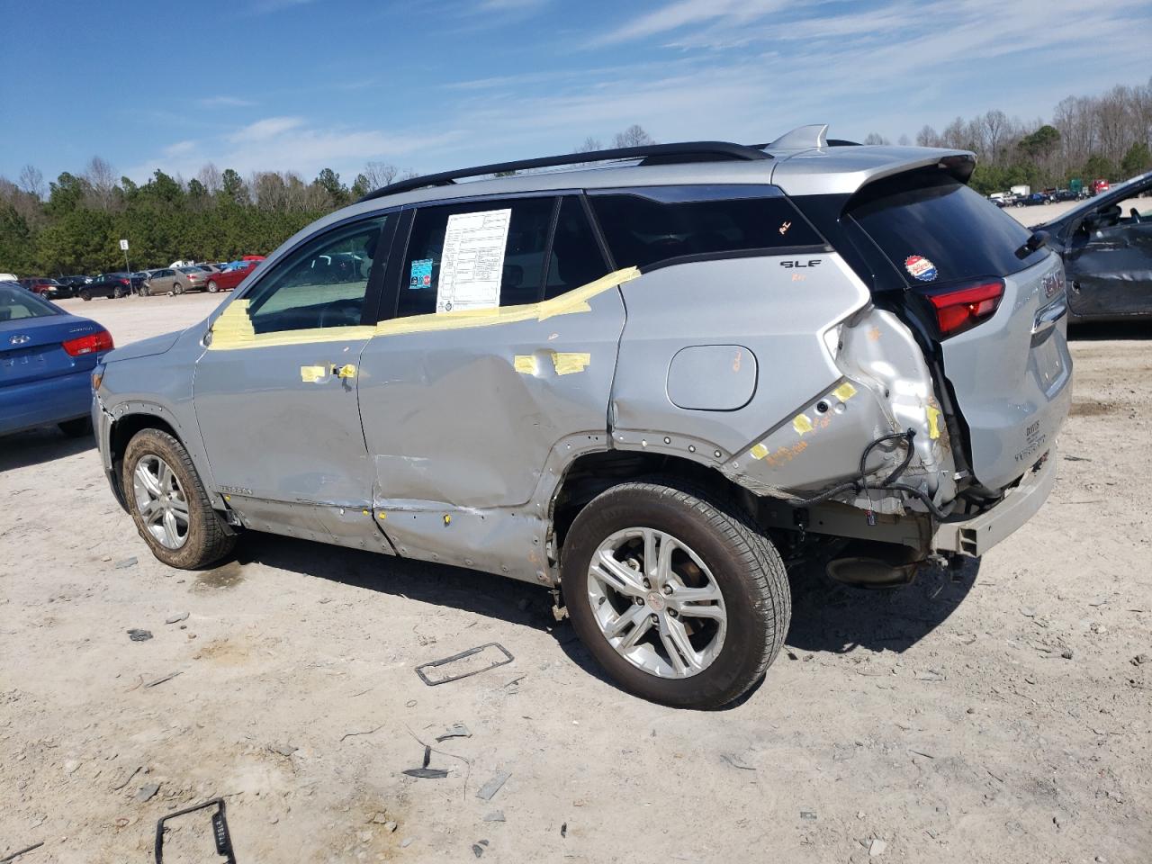 2021 GMC TERRAIN SL — VIN 3GKALMEV7ML337365 — photo 2