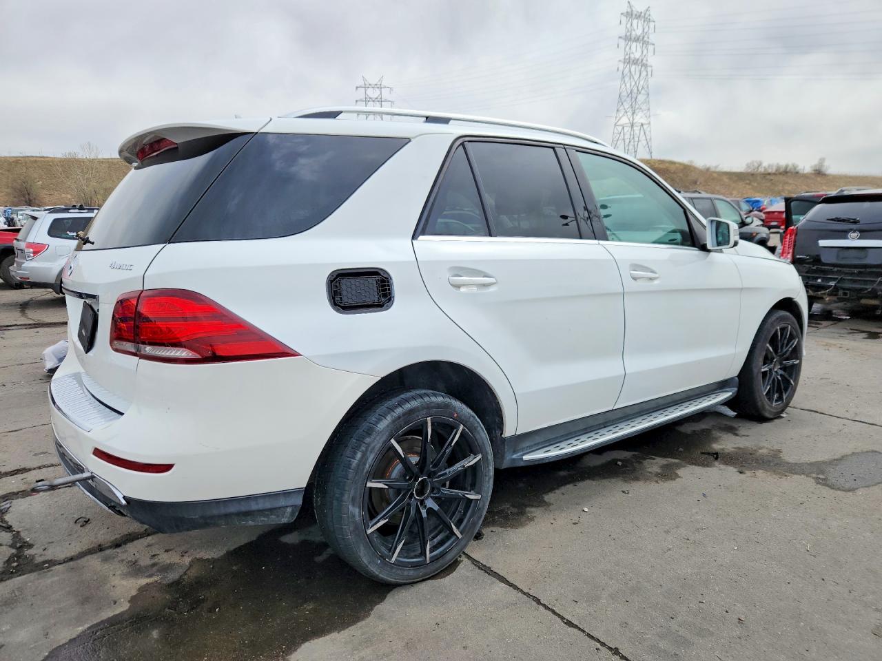 2016 MERCEDES-BENZ GLE — VIN 4JGDA5HB2GA734317 — photo 3