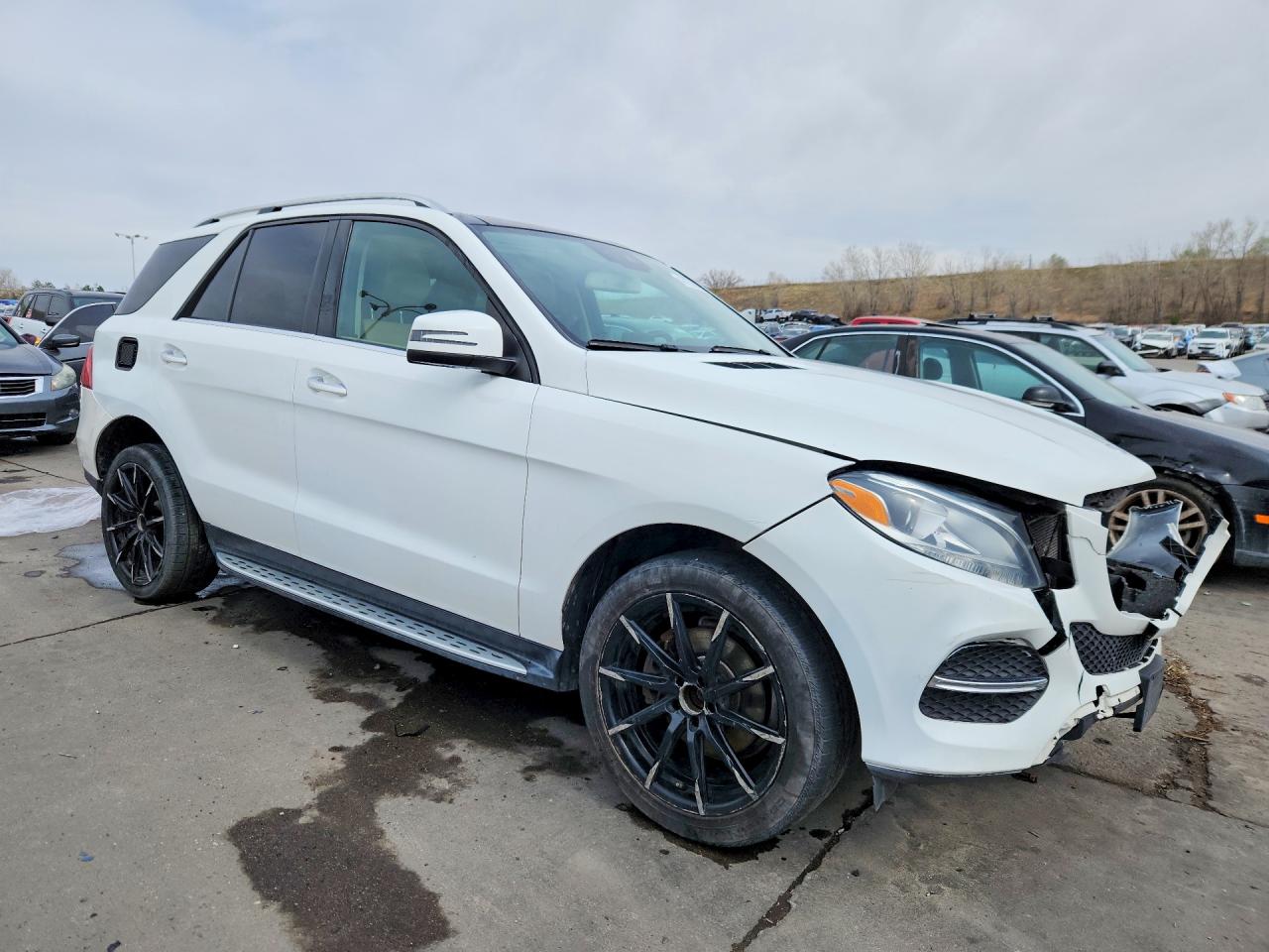2016 MERCEDES-BENZ GLE — VIN 4JGDA5HB2GA734317 — photo 4
