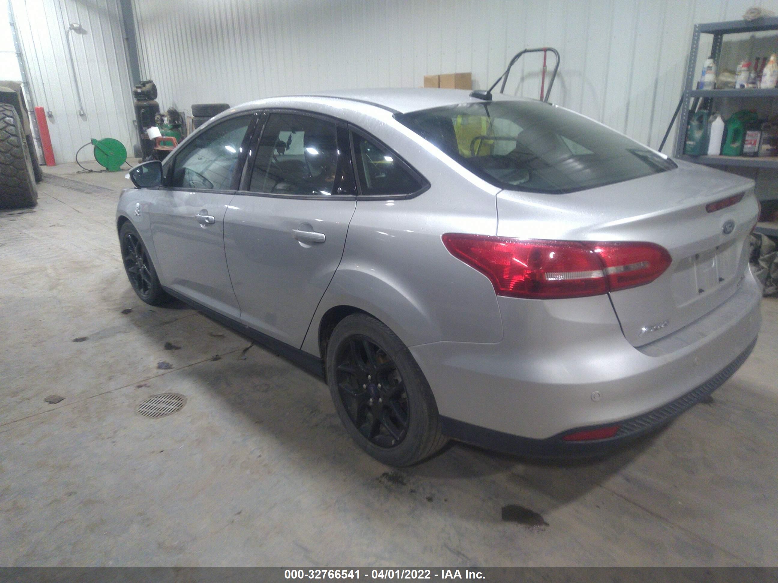2016 FORD Focus — VIN 1FADP3F20GL321915 — photo 3