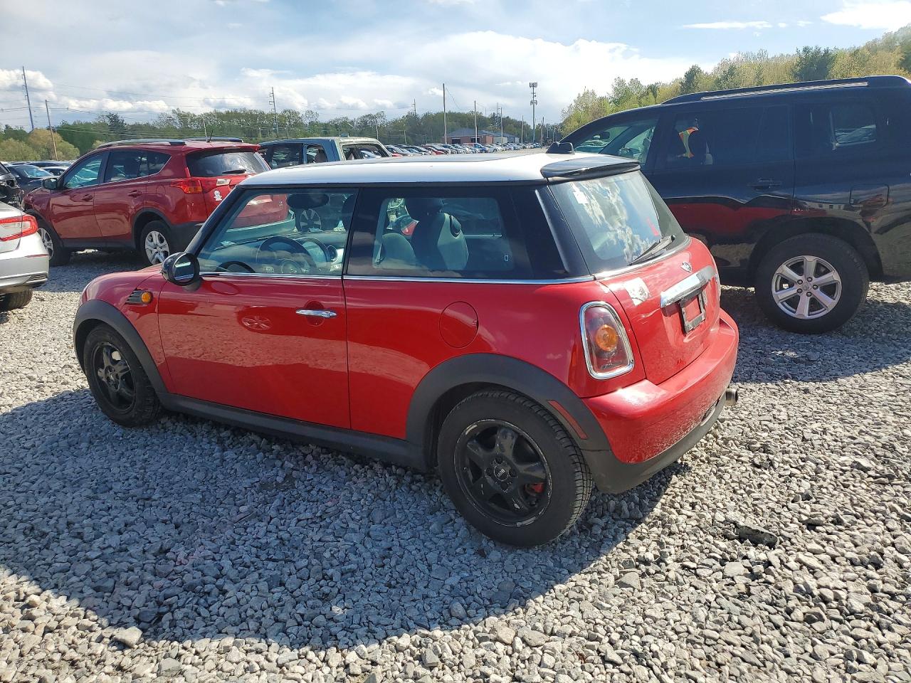2009 MINI Cooper — VIN WMWMF33549TW79627 — photo 2