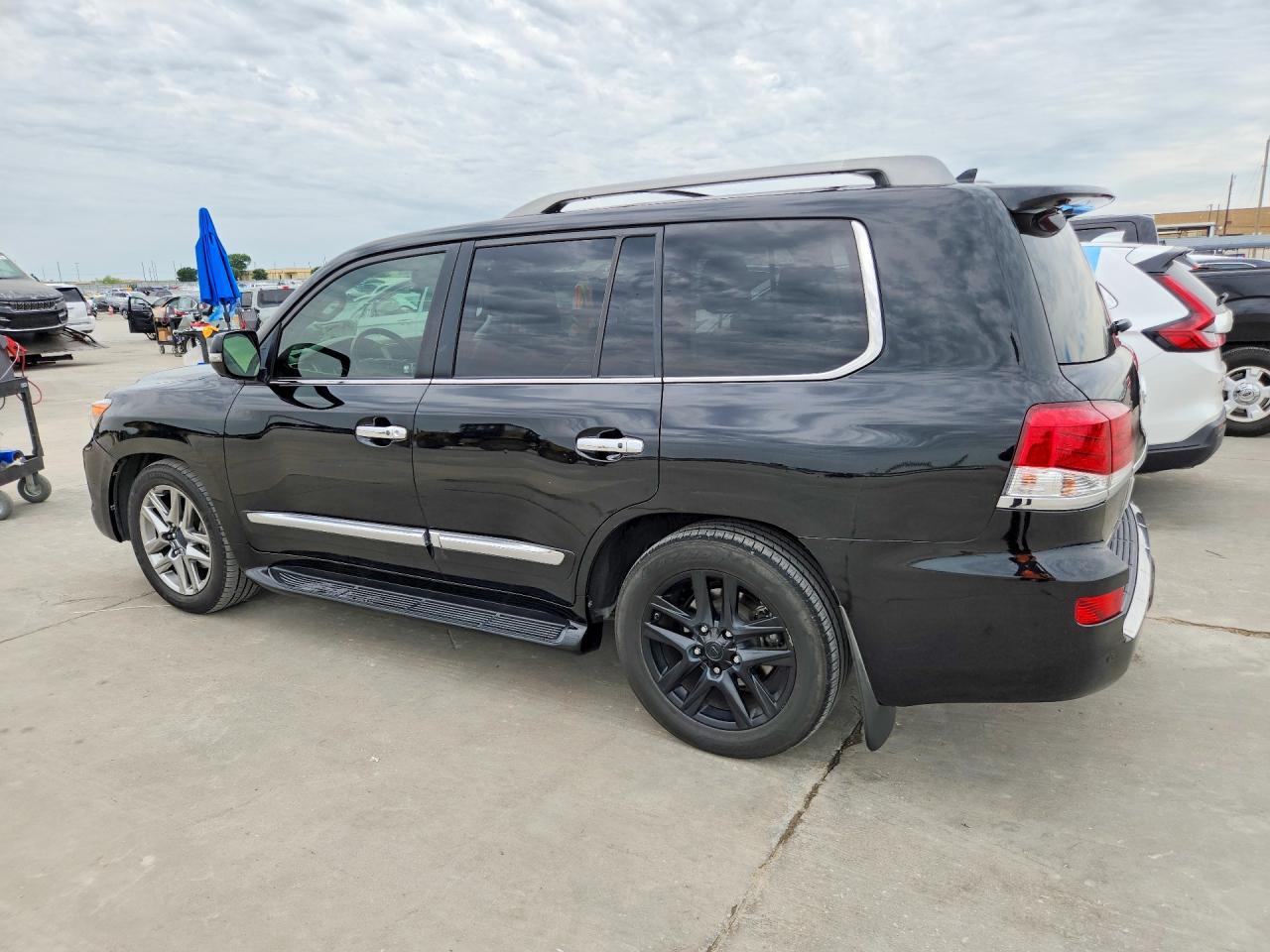 2015 LEXUS LX — VIN JTJHY7AX7F4169494 — photo 2