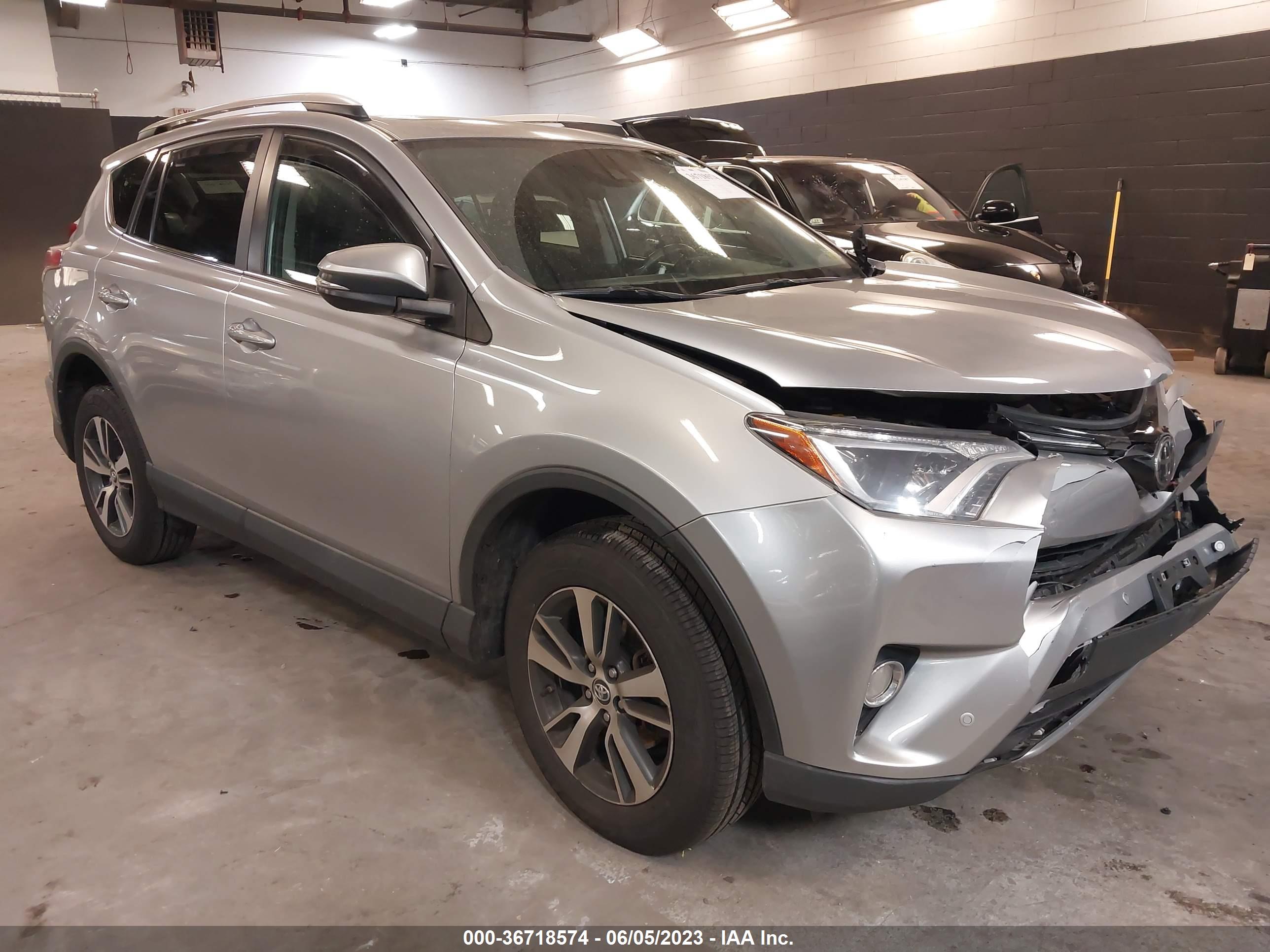 2016 TOYOTA RAV4 — VIN 2T3RFREV8GW431402 — photo 1 of 11