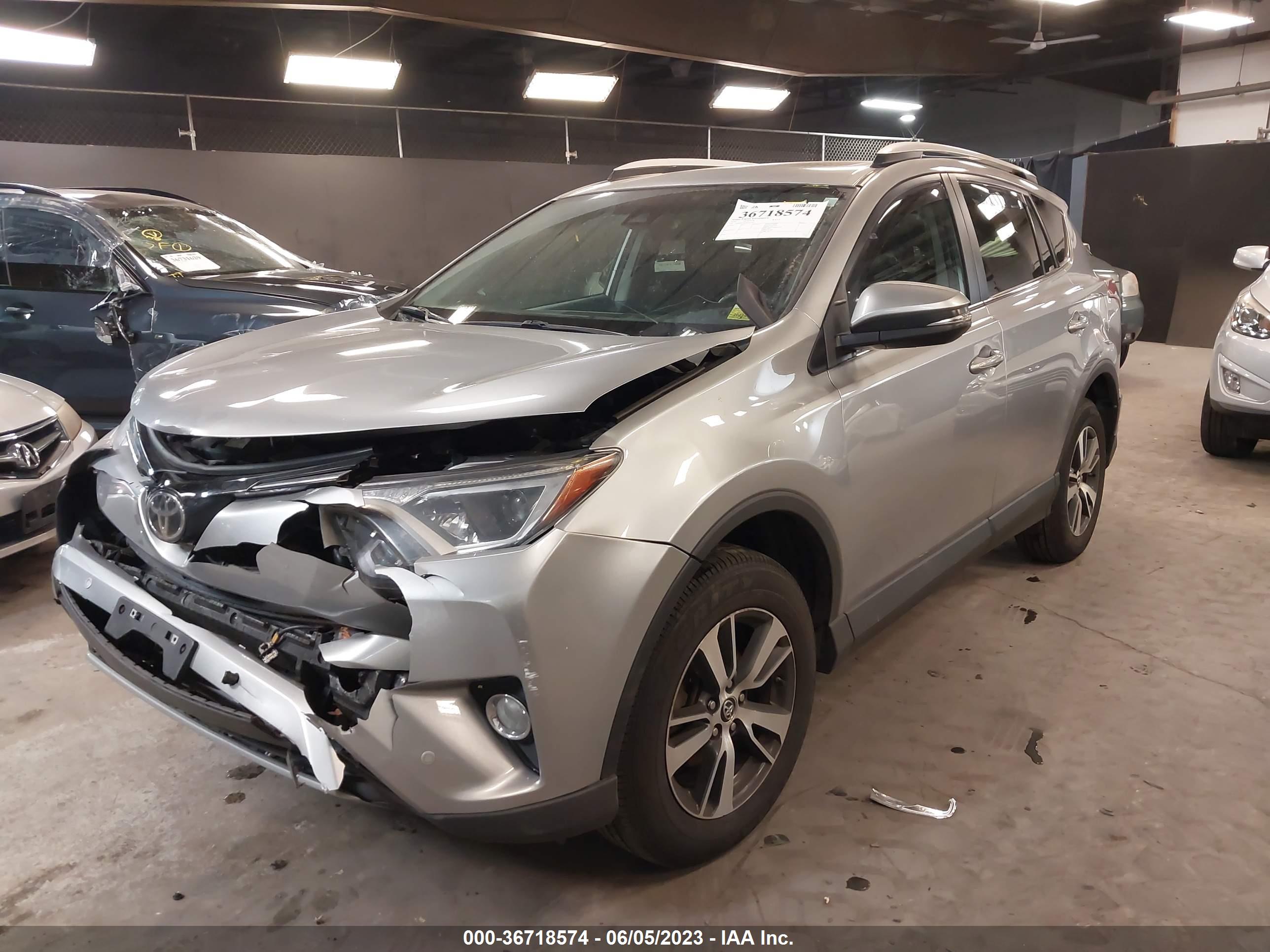2016 TOYOTA RAV4 — VIN 2T3RFREV8GW431402 — photo 2