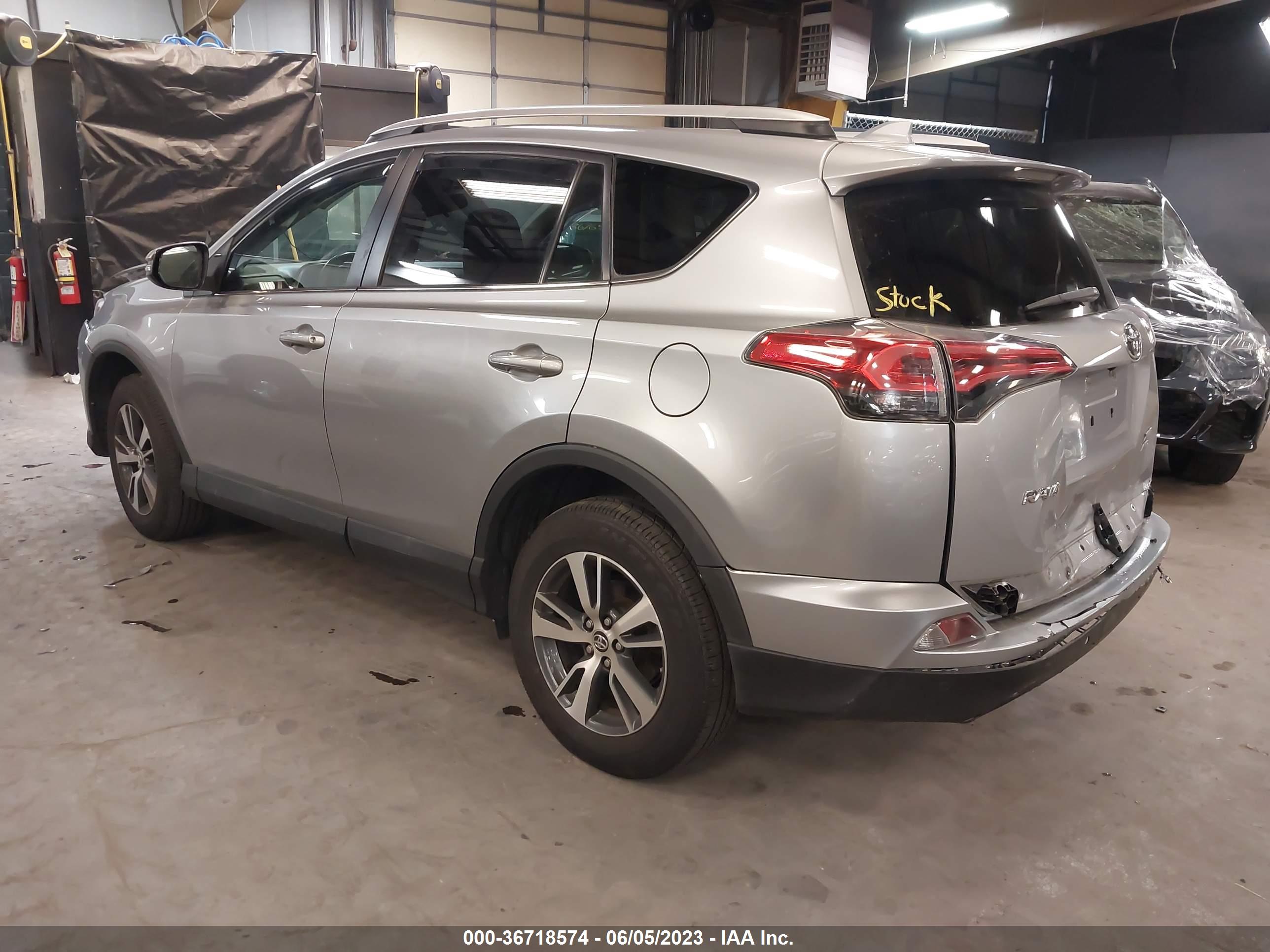 2016 TOYOTA RAV4 — VIN 2T3RFREV8GW431402 — photo 3