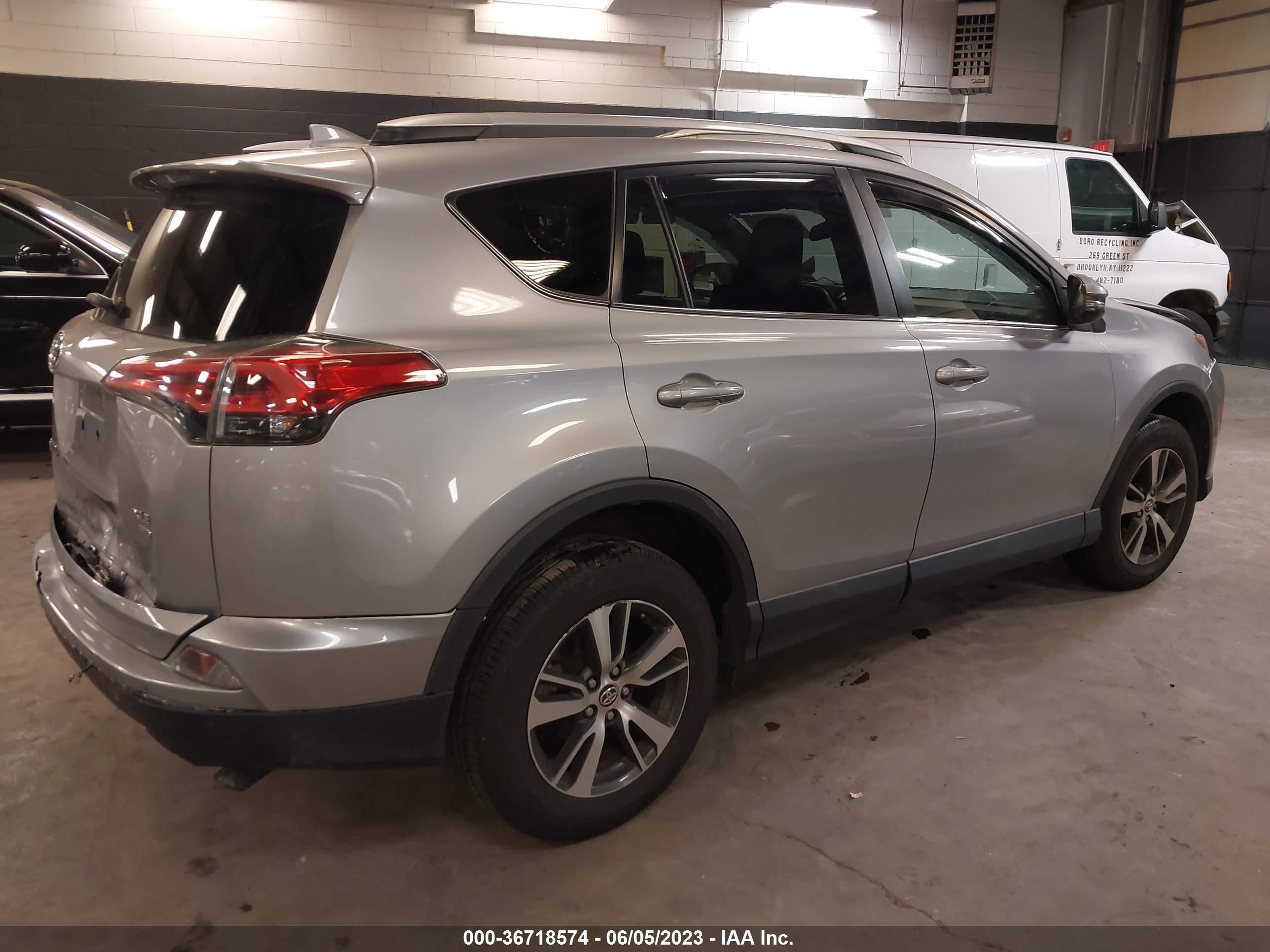 2016 TOYOTA RAV4 — VIN 2T3RFREV8GW431402 — photo 4