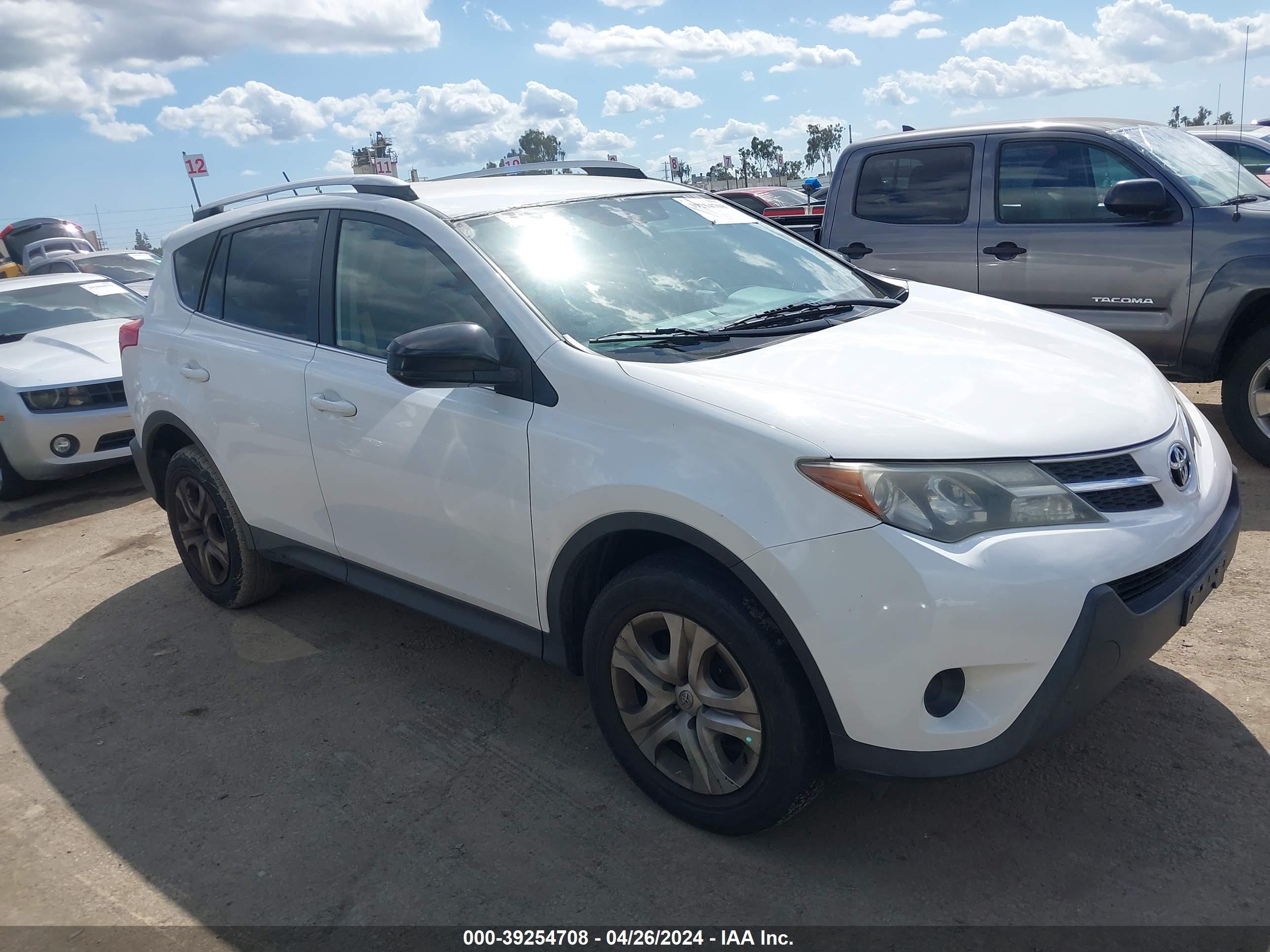 2015 TOYOTA RAV4 — VIN JTMZFREV1FJ025202 — photo 1 of 16