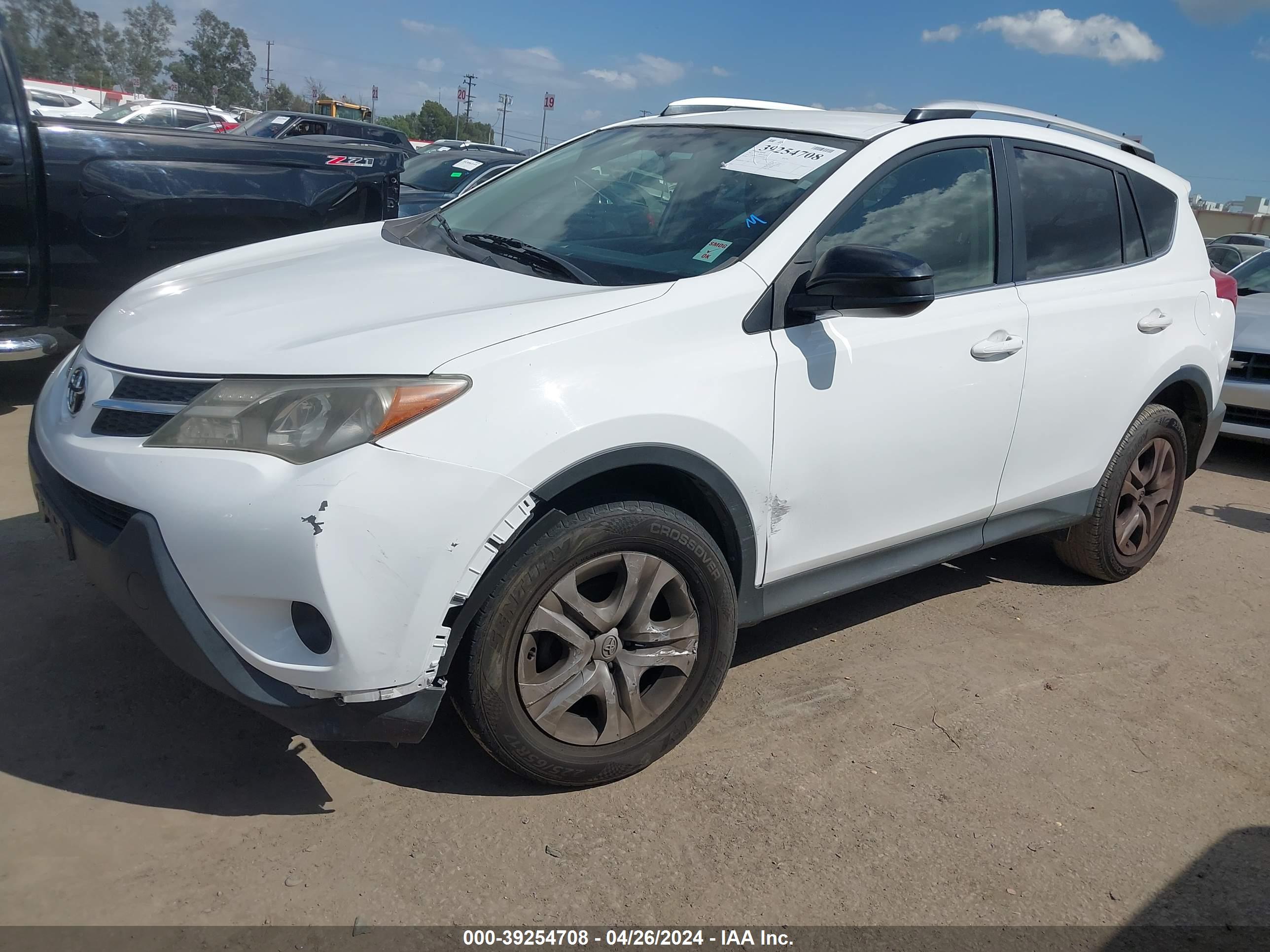 2015 TOYOTA RAV4 — VIN JTMZFREV1FJ025202 — photo 2