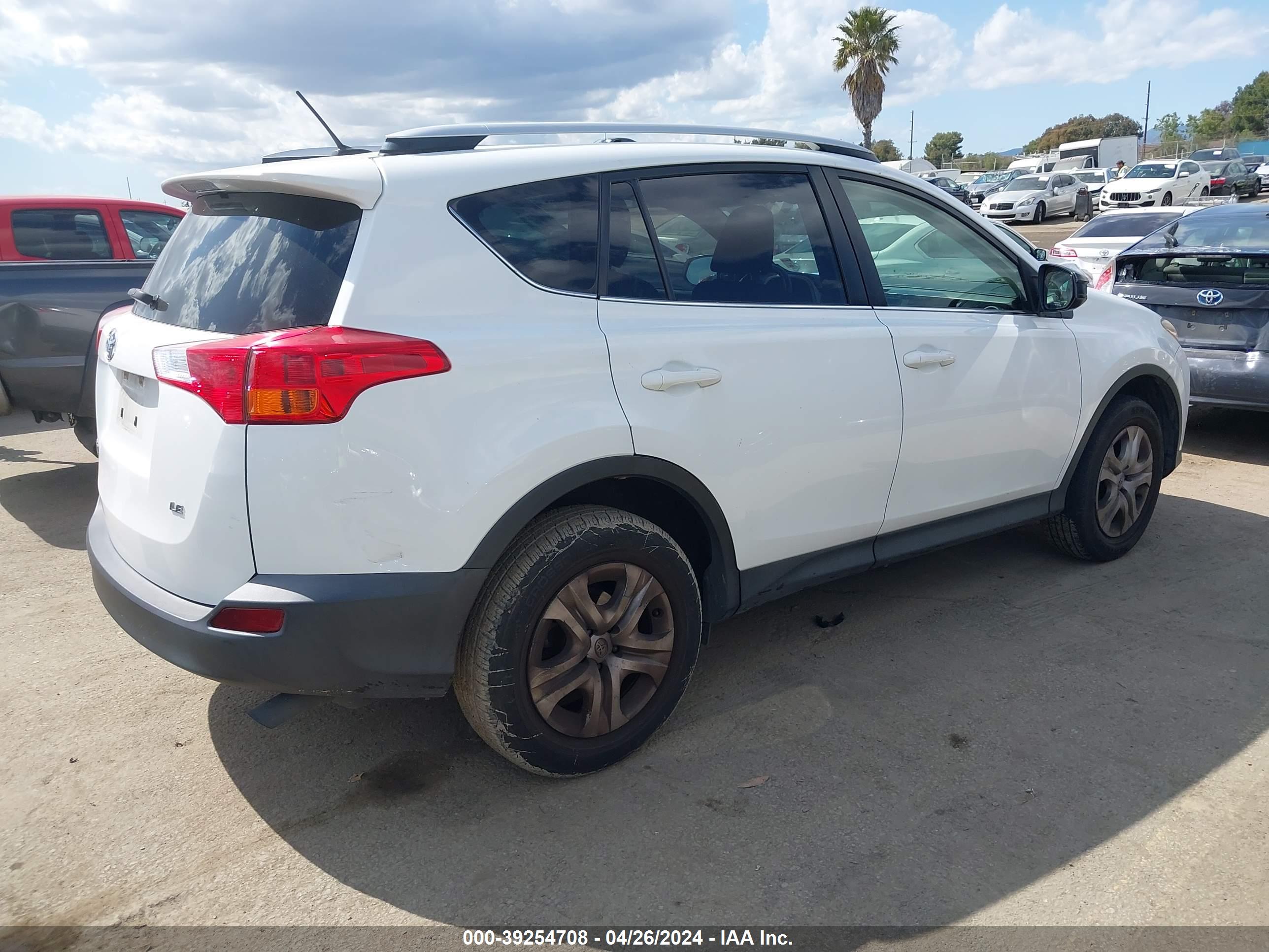 2015 TOYOTA RAV4 — VIN JTMZFREV1FJ025202 — photo 4