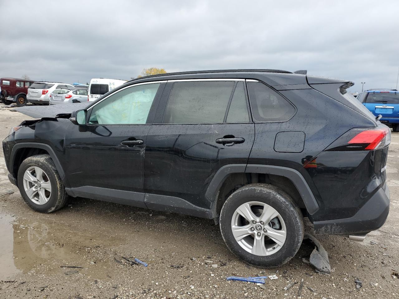 2020 TOYOTA RAV4 XLE — VIN 2T3W1RFV1LW067799 — photo 2