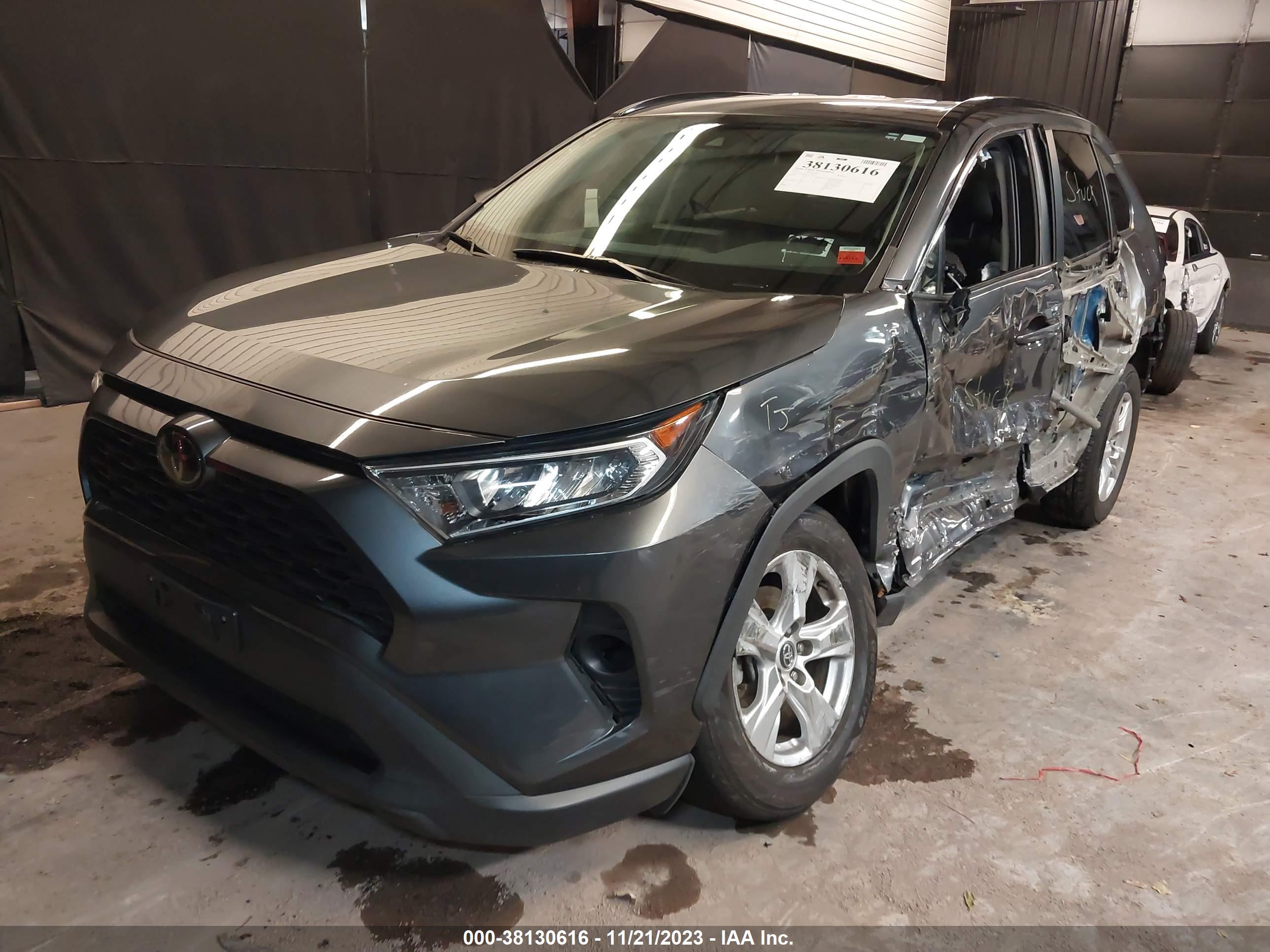 2020 TOYOTA RAV4 — VIN 2T3P1RFV3LC109153 — photo 2