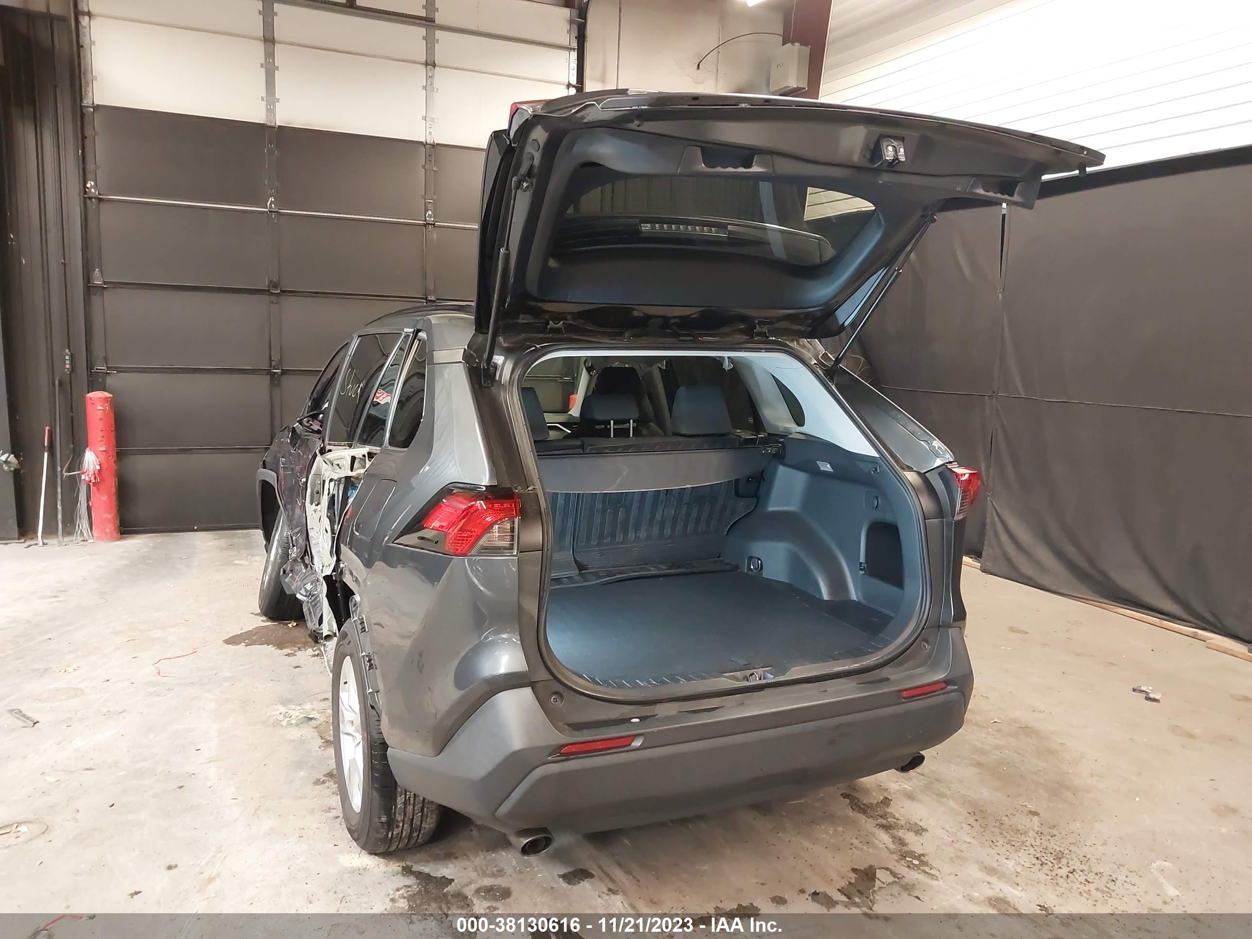 2020 TOYOTA RAV4 — VIN 2T3P1RFV3LC109153 — photo 3