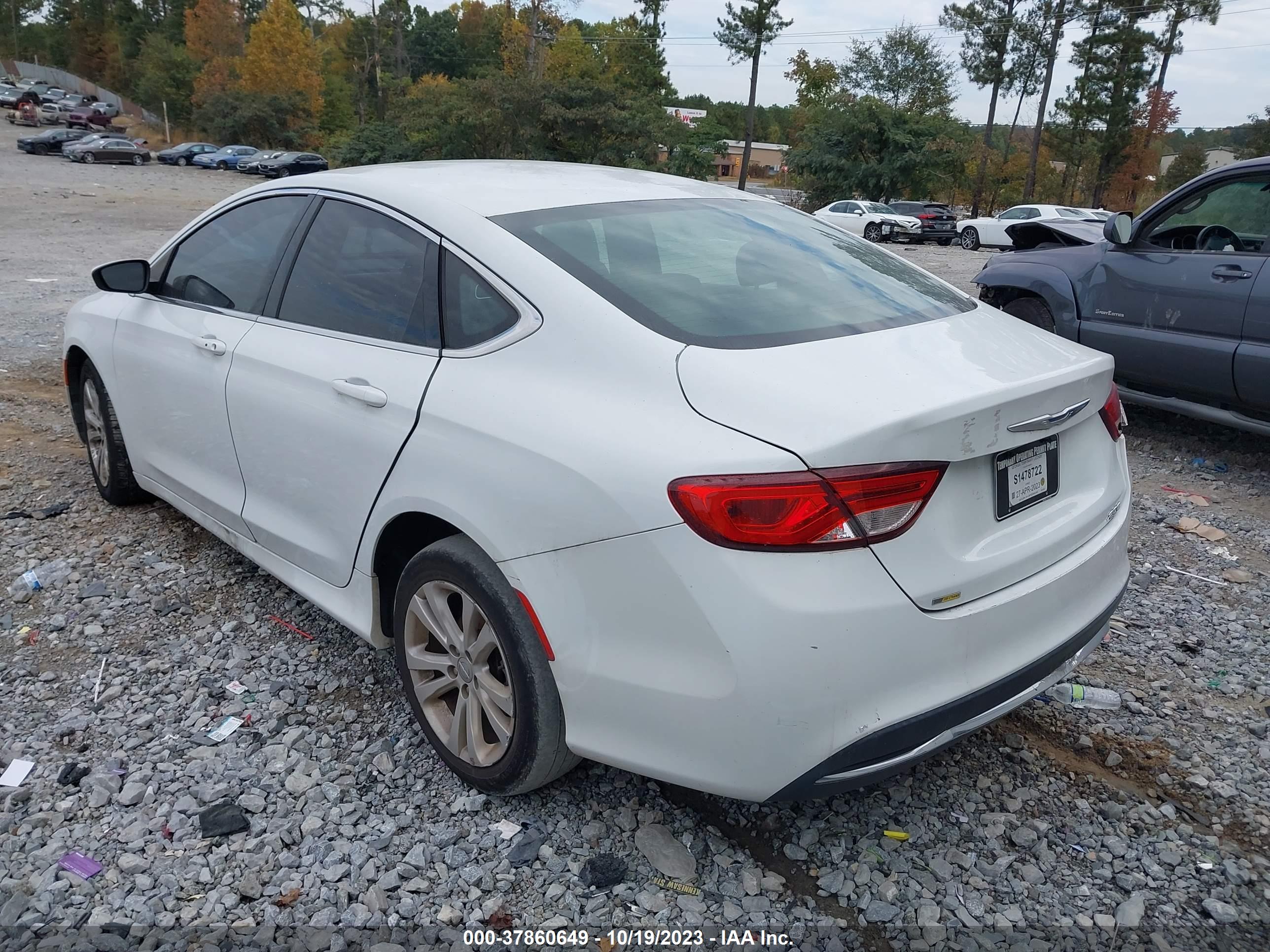 2015 CHRYSLER 200 — VIN 1C3CCCAB1FN620975 — photo 3