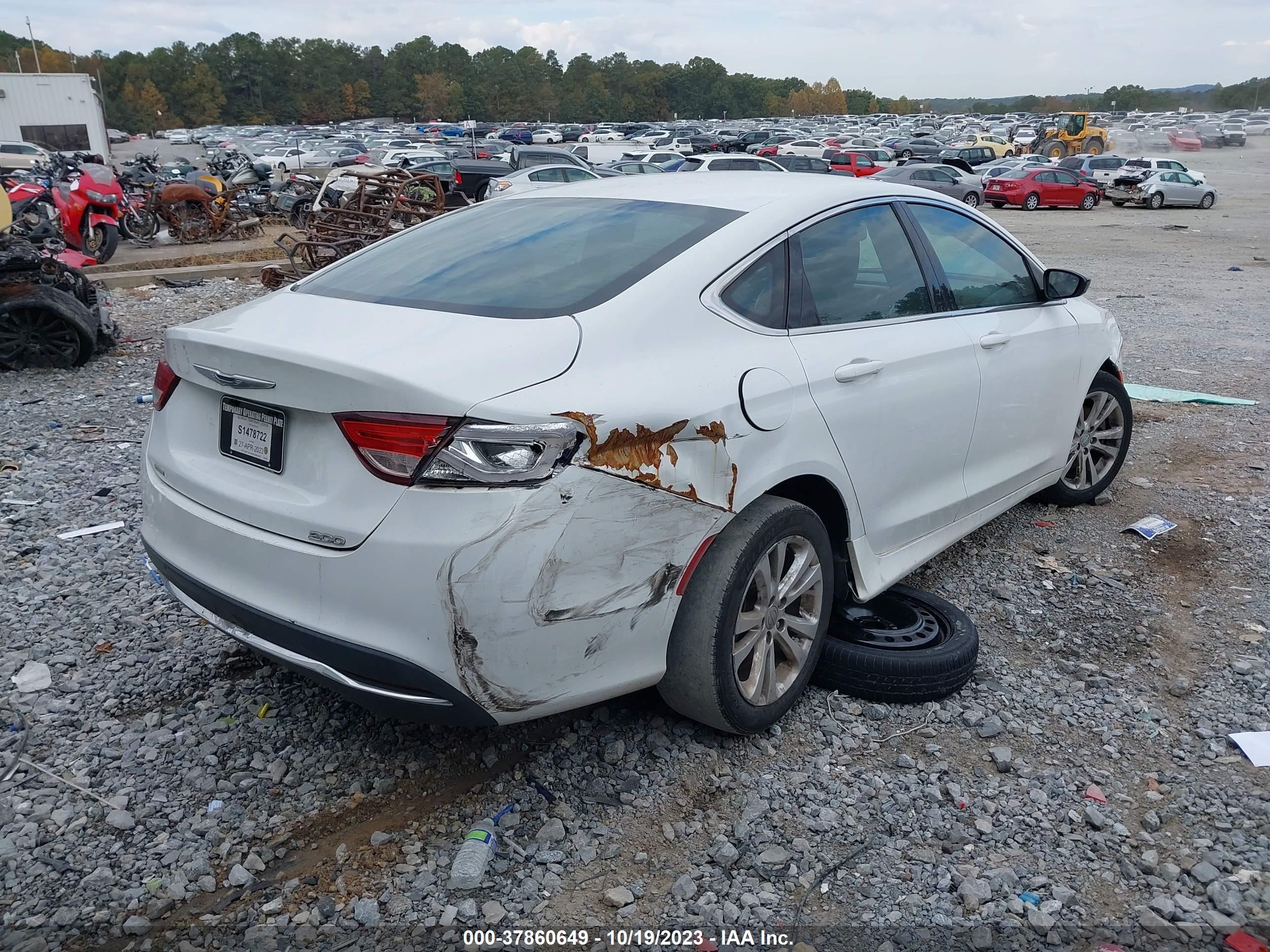 2015 CHRYSLER 200 — VIN 1C3CCCAB1FN620975 — photo 4