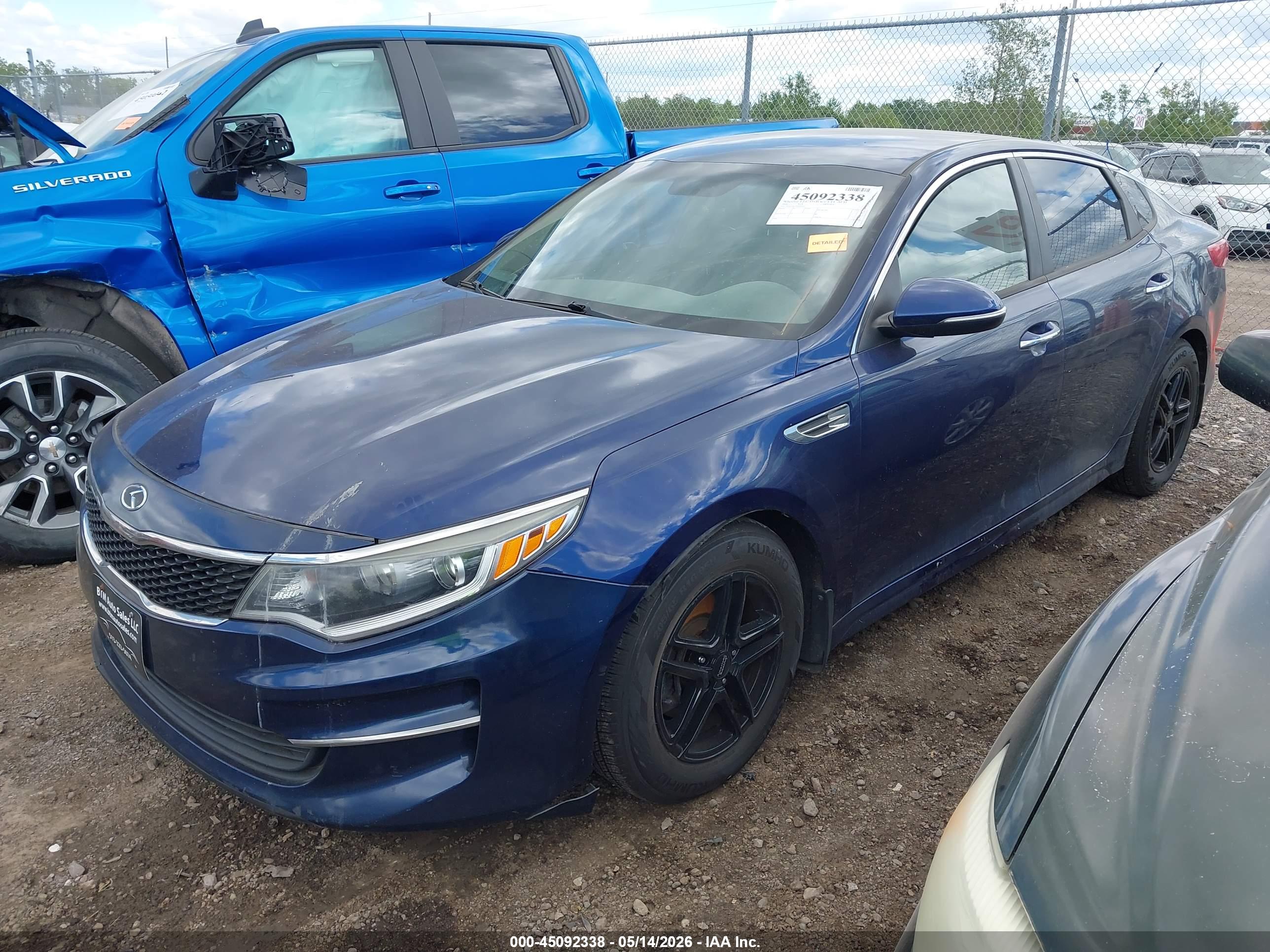 2016 KIA Optima — VIN 5XXGT4L35GG093237 — photo 2