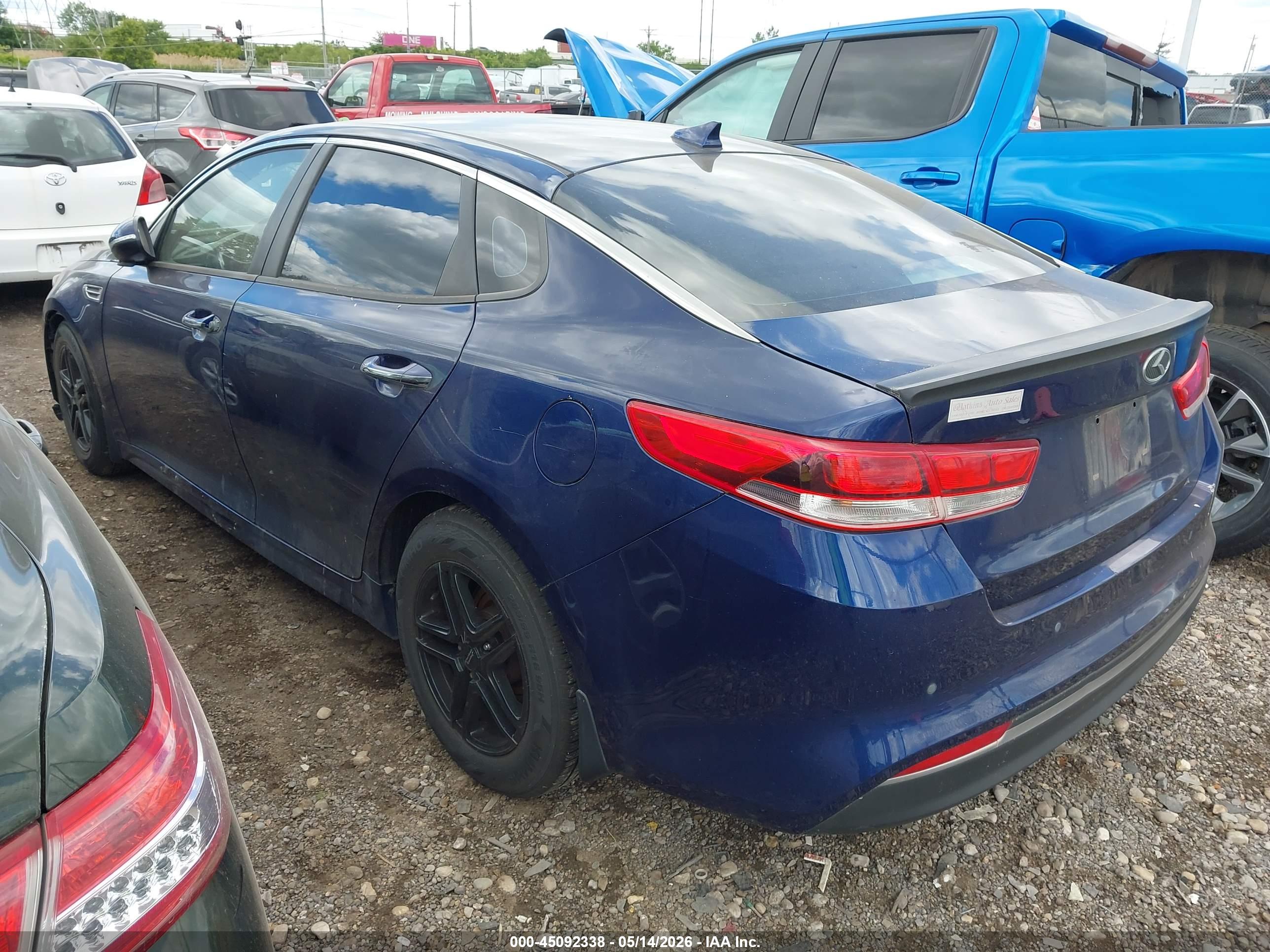 2016 KIA Optima — VIN 5XXGT4L35GG093237 — photo 3