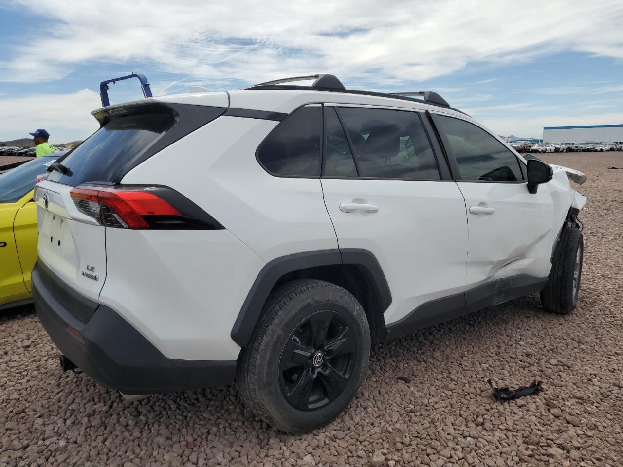 2022 TOYOTA RAV4 LE — VIN JTMLWRFV1ND153411 — photo 3